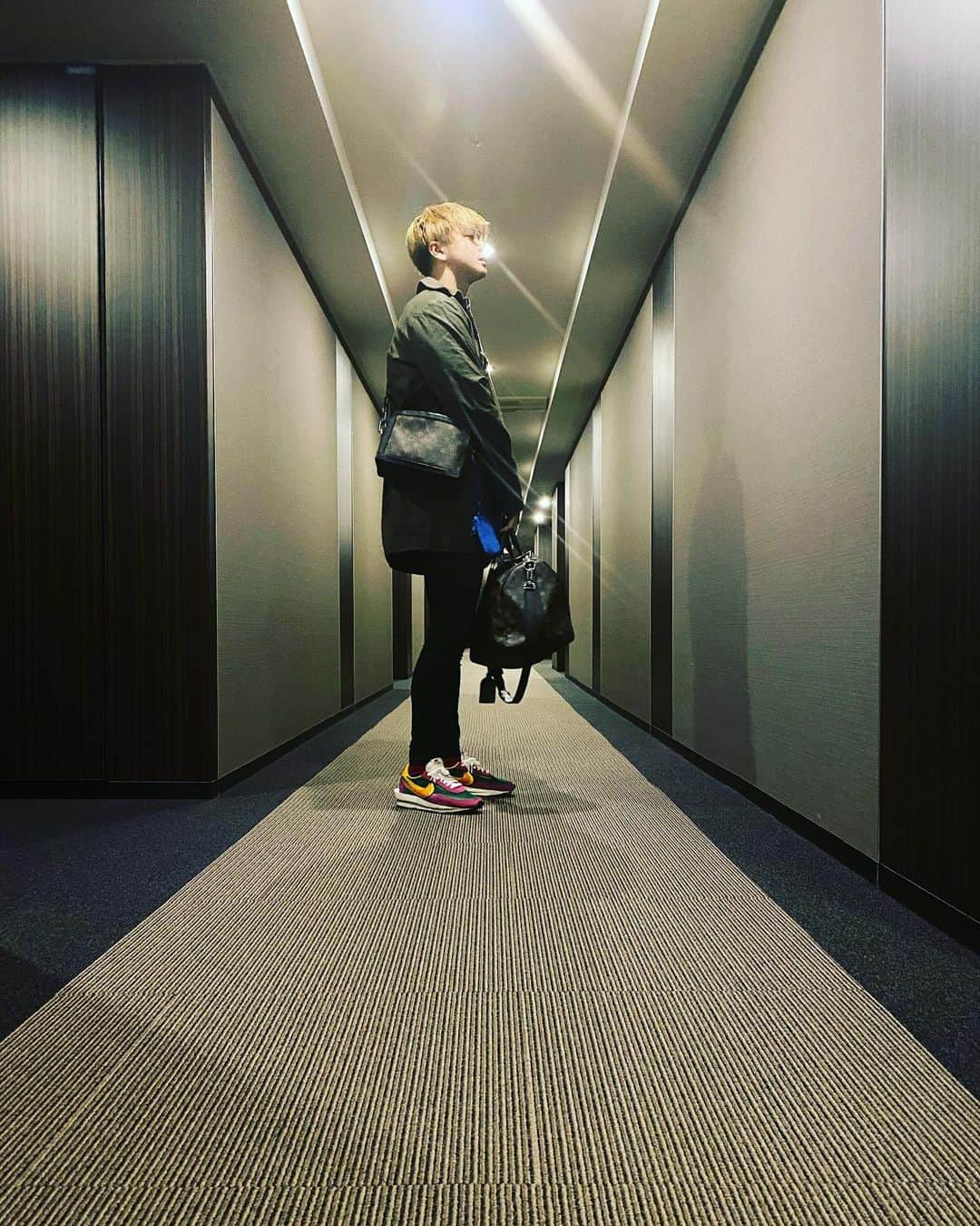 山田親太朗のインスタグラム：「🧥💼🧳👟 @glamb_official  @louisvuitton  @nike」