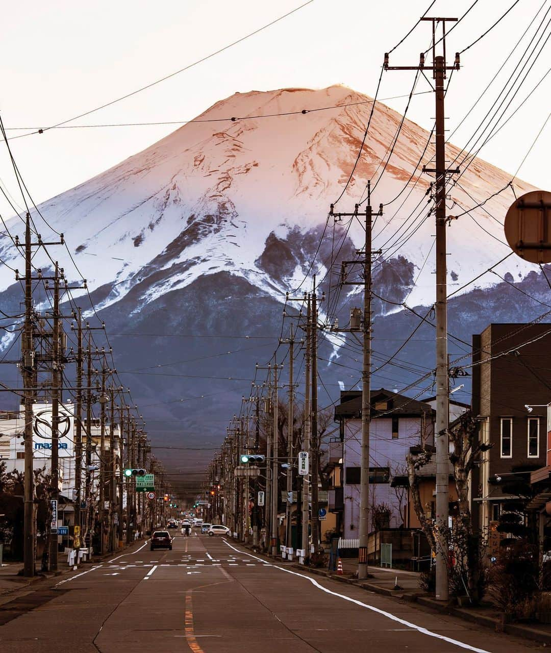 東京電力ホールディングス株式会社さんのインスタグラム写真 - (東京電力ホールディングス株式会社Instagram)「《✨アカウント開設４周年記念✨》 いつもご覧いただき、ありがとうございます。 皆さまのおかげで、本アカウントも10月31日に４周年を迎えることができました。  今までの投稿の中から、インスタグラム運営チームが送るベストセレクションをご紹介させていただきます。 是非お楽しみください。  《2019年4月19日投稿分》 電柱と富士山 Electric Poles and Mt.Fuji  #東京電力 #東電 #tepco #山梨 #yamanashi #富士山 #電柱 #電線 #配電 #配電線 #電柱と空 #電柱のある風景 #電柱風景 #夕焼け #夕焼け空 #奥行き #情景 #日本の美しい風景 #写真散歩 #electricwire #utilitypole #electricpole #wwwdc #explorejapan #favoriteplace #art_of_japan #japan_art_photography #japangram #japanphoto」11月2日 12時11分 - tepco.official