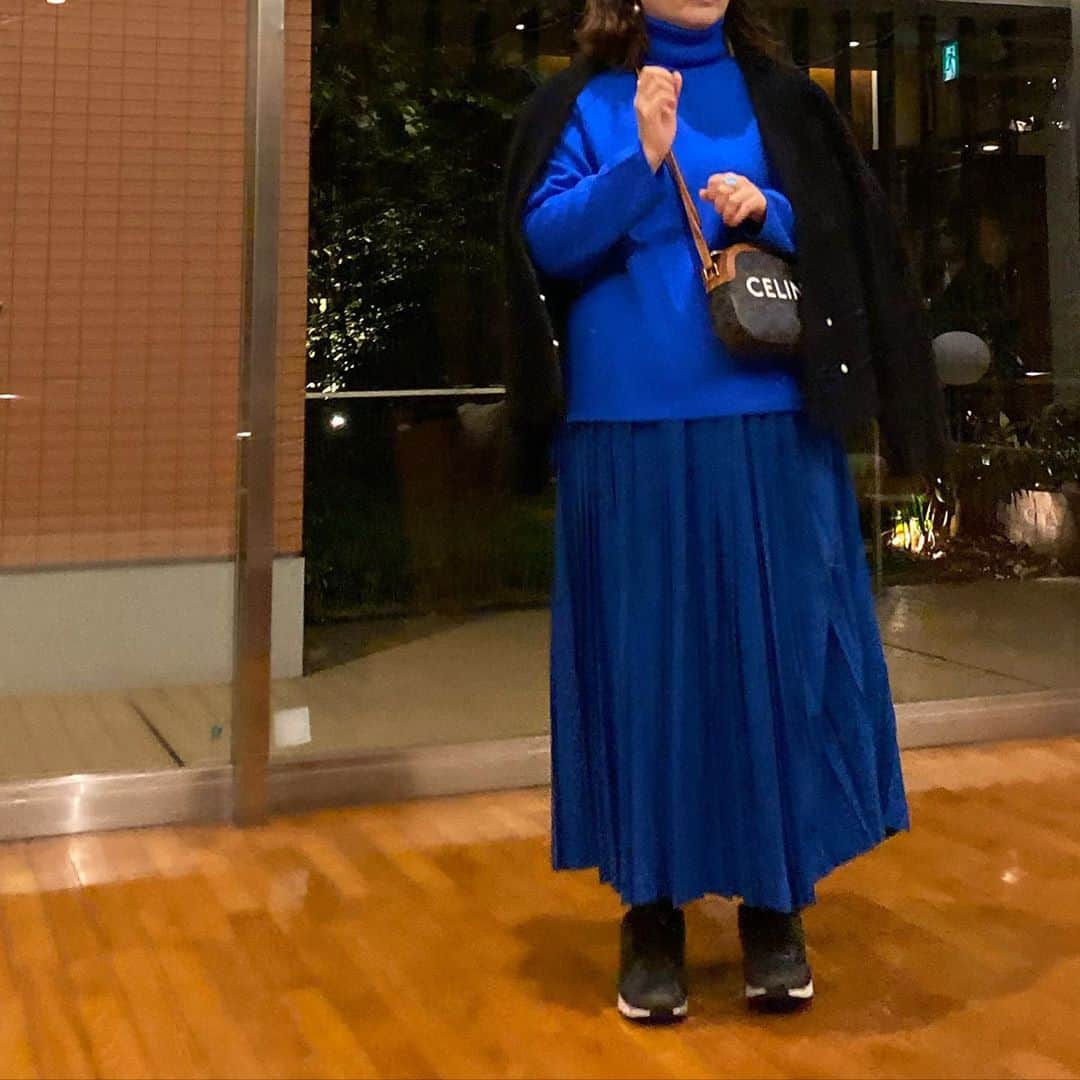 kawakami momokoさんのインスタグラム写真 - (kawakami momokoInstagram)「カーデ　@elendeek #elendeek #エレンディーク  今季 ニット　@sloane.jp #sloane #スローン　今季 スカート　@enfold_official #enfold #エンフォルド 靴　@nike #nike #ナイキ バッグ　@celine #celine #セリーヌ  「鎮座百年祭」に行ってきました。 タイミングよく花火が上がって感動。」11月2日 12時22分 - momoko.kawakami.29