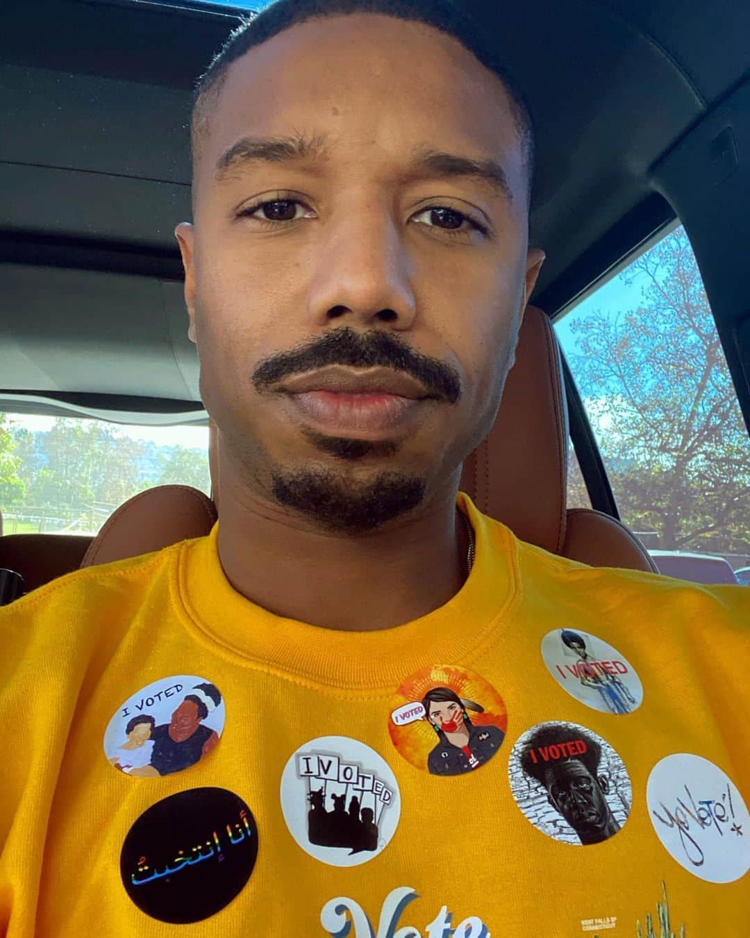 マイケル・B・ジョーダンのインスタグラム：「I VOTED 🗳   Less than 48 hrs to go ‼️— drop off your ballot or visit http://iwillvote.com for more info.  #Ivoted #BidenHarris2020 👕 : @phenomenal 🎨 : @iamavoter x @nymag @wallflowermccoy @joseparla @juworkingonprojects @aaconteh @jamilaelsahili @lornasimpson @votanik」