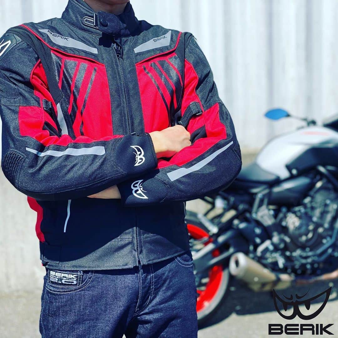 berikのインスタグラム：「Product code:NJ-193326-BK color:GREY/RED/F,YELLOW Size:48/50/52/54/56/58   #berik #bike #nylonjacket #boscomoto #yamaha #mt07 #italy #autumn #fall #winter #ベリック #バイク #ナイロンジャケット  #ボスコモト #ヤマハ #イタリア #秋 #冬」