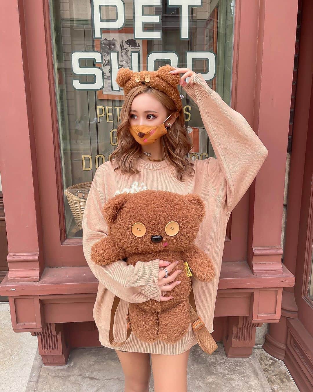 のインスタグラム：「🧸🤎🧸🤎🧸🤎🧸🤎 . こー見えて小さい頃からクマがだいすき . #ユニバ #ユニバコーデ #ティム #ティムコーデ #usj #大阪 #大阪観光 #」