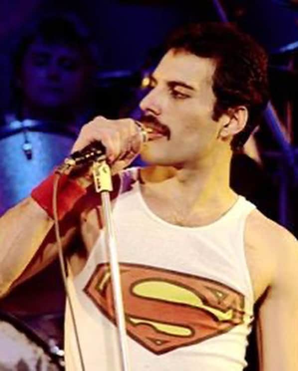 サーシャ・グレイさんのインスタグラム写真 - (サーシャ・グレイInstagram)「Halloween 2020 which was your favorite? 1- Freddie Mercury (QUEEN Montreal 1981 SHOW) 2- Mia Wallace (Pulp Fiction) 3- Wednesday Addams (Addams Family) 4- The Shining Twins  This was the first time in five years that I didn’t ONLY dress as a man, by the way!」11月2日 12時49分 - sashagrey