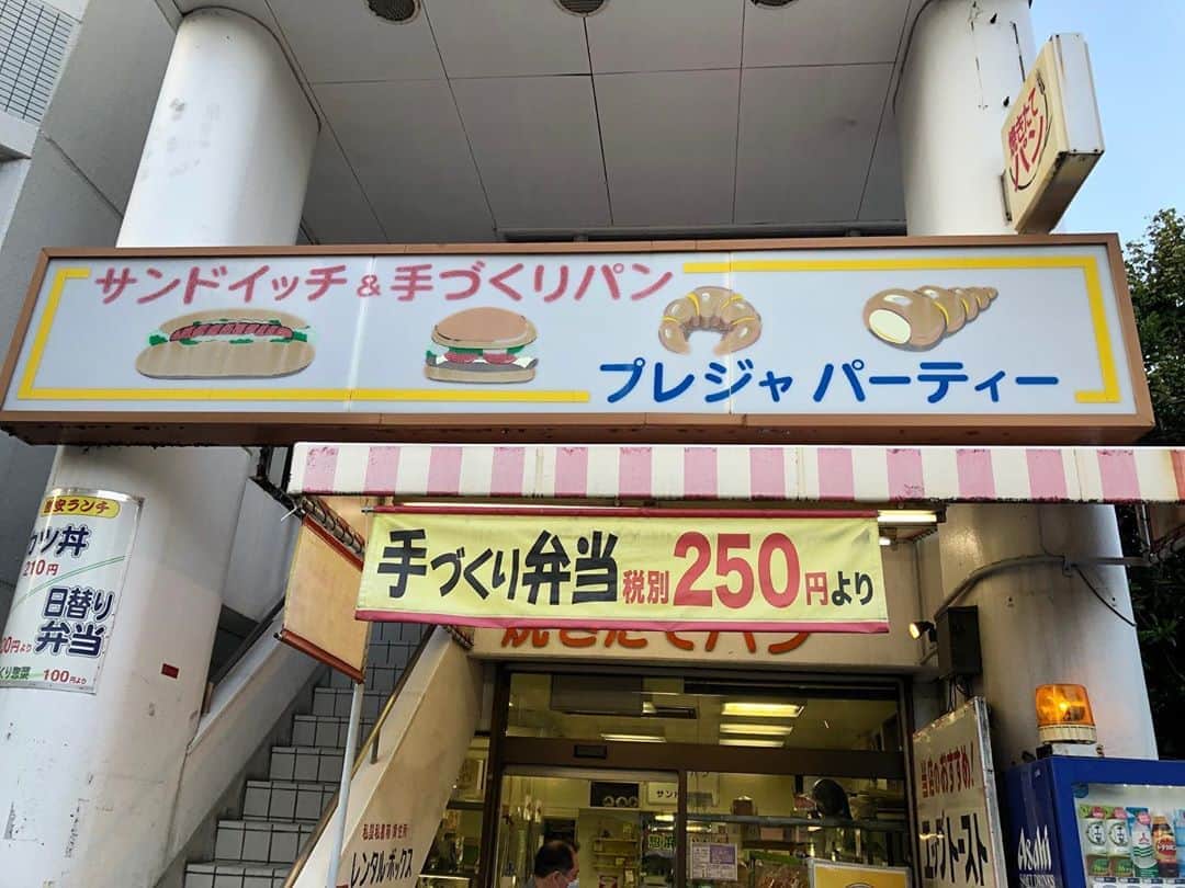 甲斐みのりさんのインスタグラム写真 - (甲斐みのりInstagram)「名古屋 「プレジャパーティー」の エッグトーストと 小倉トーストを （勝手に）名古屋の地元パン認定。 アイスパンもあります。  #地元パン #地元パン手帖　 #なごやのたからもの」11月2日 13時02分 - minori_loule