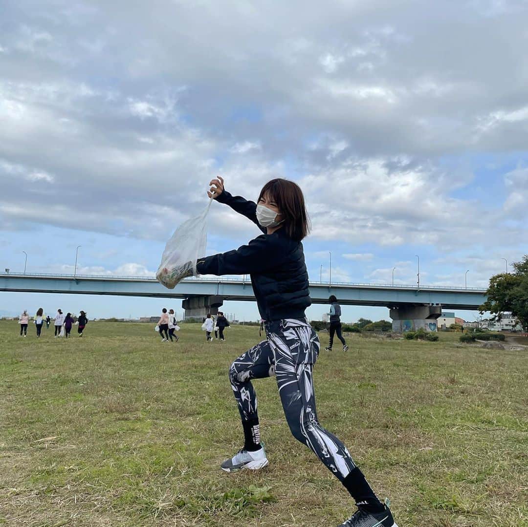 Asano Minamiさんのインスタグラム写真 - (Asano MinamiInstagram)「GOGIRLのみんなと初めてのPLOGGING！ゴミ拾いをしながらジョギングするという地球に優しいラン🌍💕二子玉川の河川敷は、たくさんゴミが落ちてて悲しかったけど、みんなで走りながらするゴミ拾いはとっても楽しかった！河川敷も綺麗になっていい気分✨  プロギングの様子は　@go_girrrl のIGTVで📺  #ごーがーる　#プロギング　#plogging」11月2日 13時19分 - minami_asano