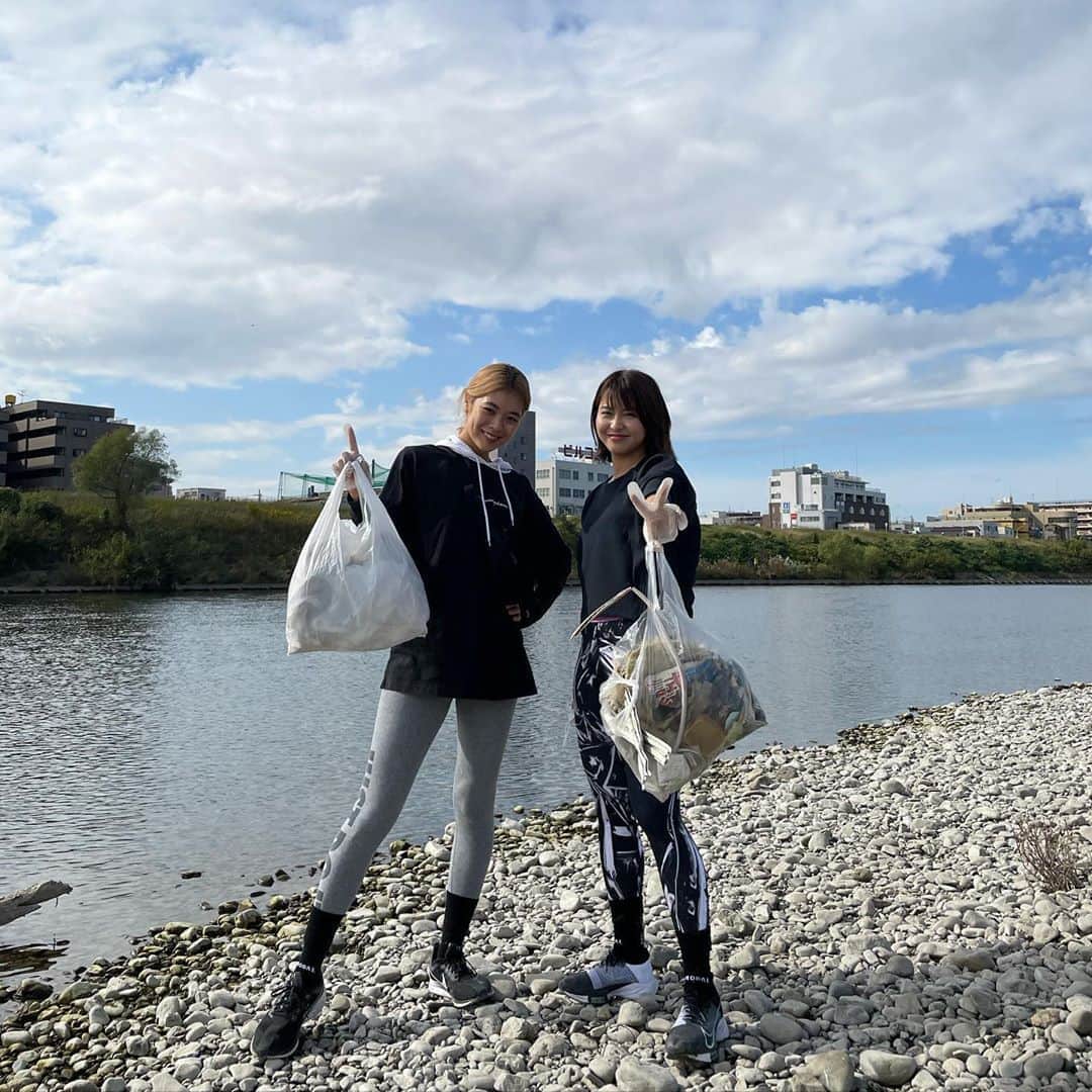 Asano Minamiさんのインスタグラム写真 - (Asano MinamiInstagram)「GOGIRLのみんなと初めてのPLOGGING！ゴミ拾いをしながらジョギングするという地球に優しいラン🌍💕二子玉川の河川敷は、たくさんゴミが落ちてて悲しかったけど、みんなで走りながらするゴミ拾いはとっても楽しかった！河川敷も綺麗になっていい気分✨  プロギングの様子は　@go_girrrl のIGTVで📺  #ごーがーる　#プロギング　#plogging」11月2日 13時19分 - minami_asano