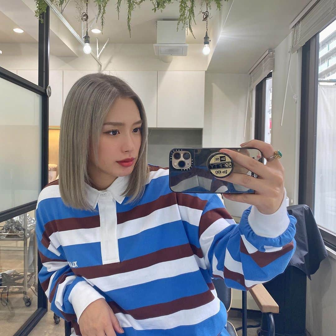 acaneさんのインスタグラム写真 - (acaneInstagram)「・ new color 🧏🏼‍♀️🧏🏼‍♀️🧏🏼‍♀️  カラーしてかわいい、 落ちてもかわいい、 そしてサラサラ。神なん？← ハイトーンにして毛先に関しては 4回はブリーチしてんのよ。笑  でもぜえええったいバサバサになりたくないけん 家でのヘアケアもやけど 2週間に1回は水素トリートメント行ってます。  まじでリジェンラボのおかけで 髪質変わったなあ〜 剛さんありがとうございます！  @regen_lab_ @5matsumoto  「acaneのインスタ見た」で 全メニュー20%offになるので みんな髪質変えてもらってね！💇🏻‍♀️」11月2日 13時23分 - acane0129