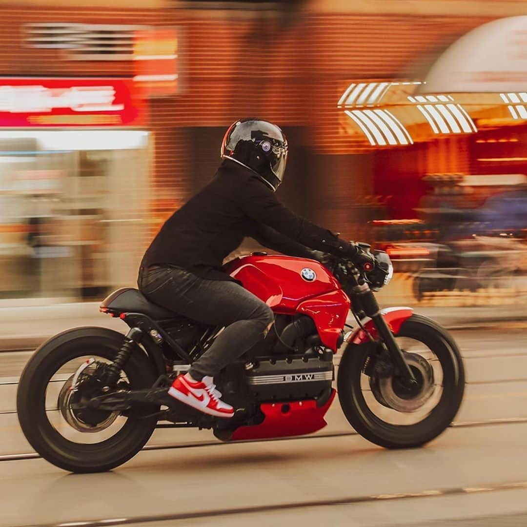 epidemic_motorsさんのインスタグラム写真 - (epidemic_motorsInstagram)「“catch me if you can” @johnverds . . 📸: @merck08  #johnverderphotography #bmwk100 #bmwcaferacer #bmwracer #bmwk100rs #bmwclassicbike #triumphbonneville #triumphkiller #torontobmwk100 #bmwk100toronto #caferider #caferacertoronto #bmwr90 #harleyvmax #mottoguzzi #cafebikes #Scramblerbike #triumphbonneville #hondacb900 #bmwr80 #gentlemanride #indiancafe #bmwr9t #caferacer #streetphotography #caferacers #cafebike #cafemotorcycl #epidemicmotors #epidemic_motors」11月2日 13時30分 - epidemic_motors