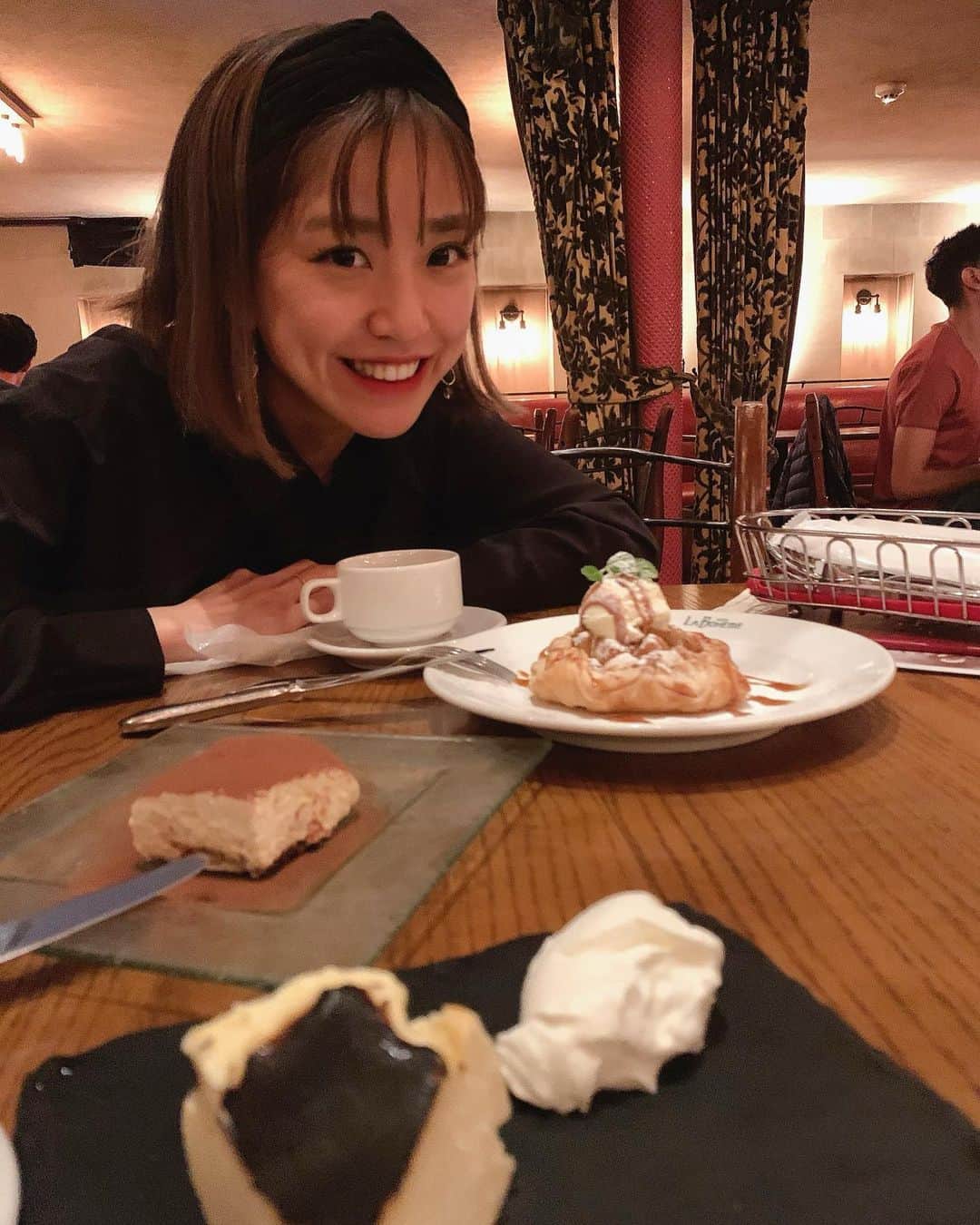 本橋優華のインスタグラム：「思い出を巡るドライブ☕️ デートみたいだな🌜  #goodnight#dayoff#cafe#friend#date#sweets#honeynight#driving#tokyo」