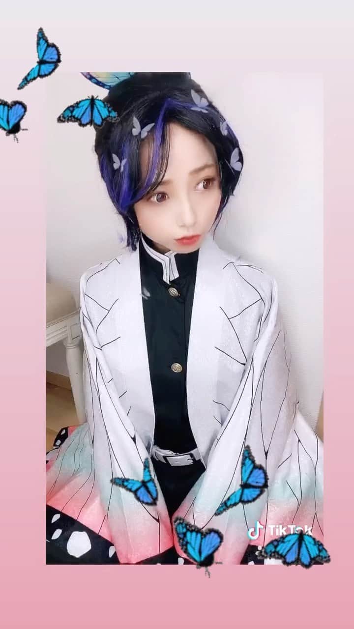 のインスタグラム：「僭越ながら、胡蝶しのぶ様② 誕生日プレゼント大活躍でした🦋笑 "かぐや様は告らせたい"の曲😂 #胡蝶しのぶ #鬼滅の刃#鬼滅の刃コスプレ#胡蝶しのぶコスプレ#コスプレ#チカッとチカ千花 #cosplay#cosplaygirl#kimetsunoyaiba」