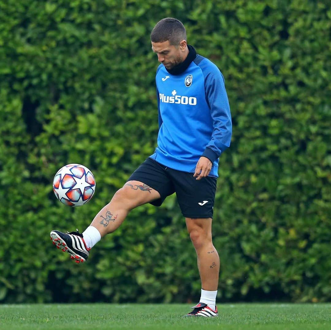 アレハンドロ・ゴメスさんのインスタグラム写真 - (アレハンドロ・ゴメスInstagram)「Listos para otra noche mágica ... @championsleague 🔵⚫️ VAMOS !!!」11月3日 0時30分 - papugomez_official