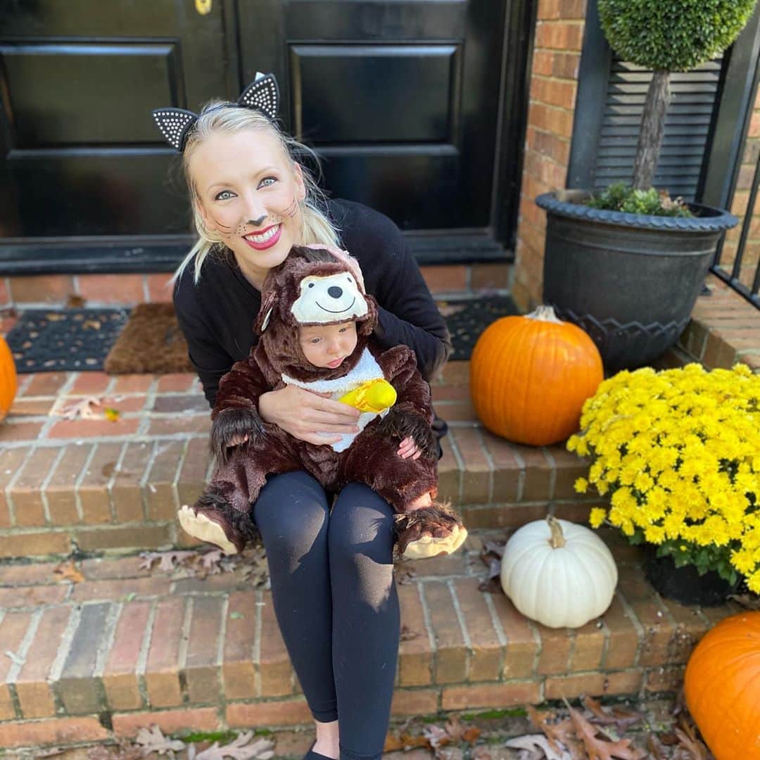 ブルック・パンケーキのインスタグラム：「Halloween 2020 🎃👻 was one for the memory books with my little monkey and beautiful Cinderella!  I absolutely love holidays, but seeing Lucy get so excited this weekend has Derek and I giddy about all of the fun traditions to come with our precious little fam! ( & it’s now Monday and little Cinderella is still in her pretty blue dress!!)   Our two pups, however, were not a fan of playing dress up! Haha」