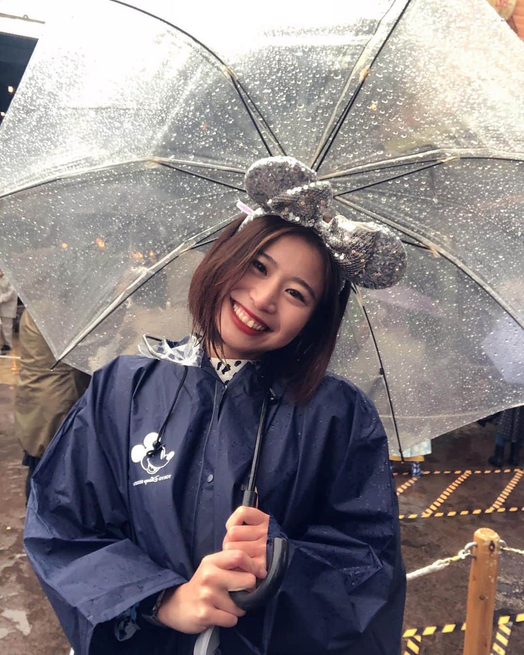 奥野由さんのインスタグラム写真 - (奥野由Instagram)「雨の日の割に120%楽しめた☔️🤍💙 寒すぎてカッパ買った🐭  次は晴れの日リベンジしよ🌞  #ちょっと前 #東京ディズニーランド  #tokyodisneyland  #tdl🐭🏰  #tdl  #雨の日ディズニー  #カッパディズニー」11月2日 22時59分 - __yuu___