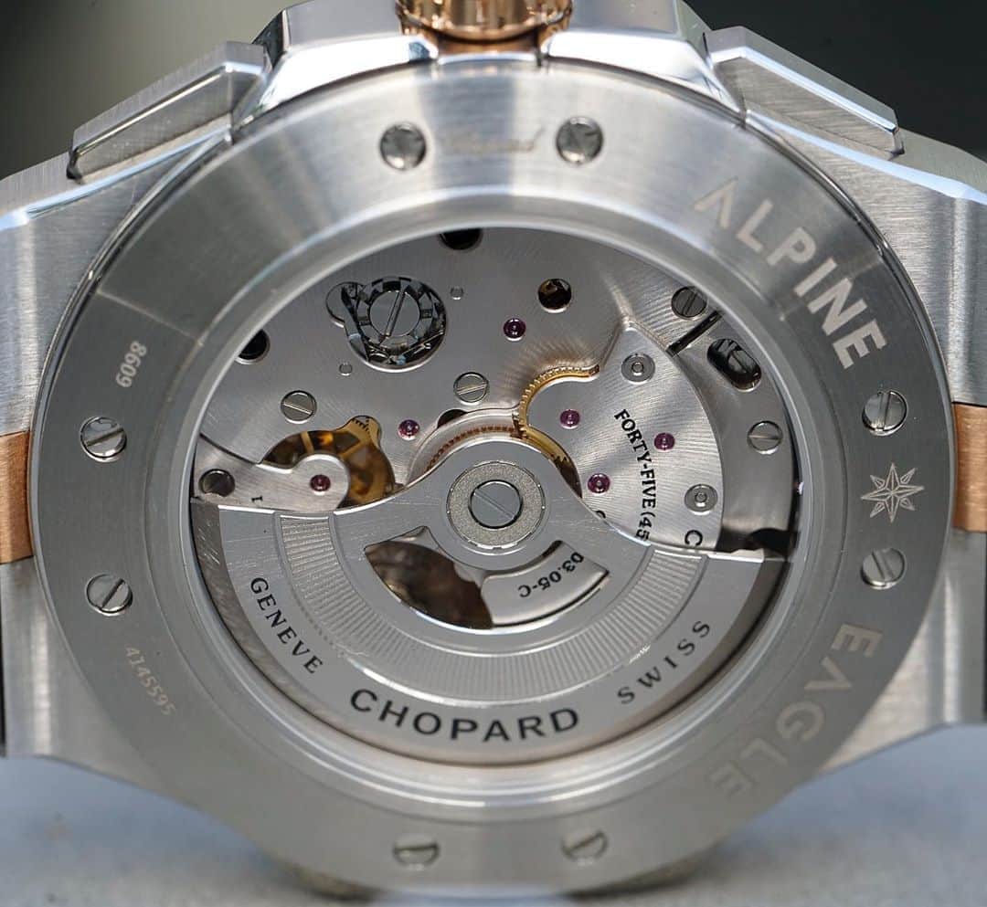 Daily Watchさんのインスタグラム写真 - (Daily WatchInstagram)「Another look at the new @Chopard Alpine Eagle XL Chrono in 44mm lucent steel and rose gold case. It’s fitted with an in-house automatic chronograph movement, caliber 03.05-C with flyback and column-wheel #Chopard #ChopardAlpineEagle #ManWithAVision」11月2日 23時00分 - dailywatch
