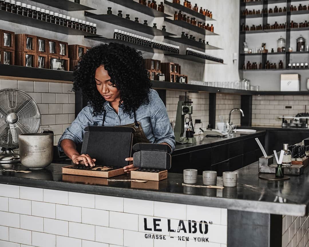 のインスタグラム：「Perfumer at work. #Daeja #west3rd #losangeles」