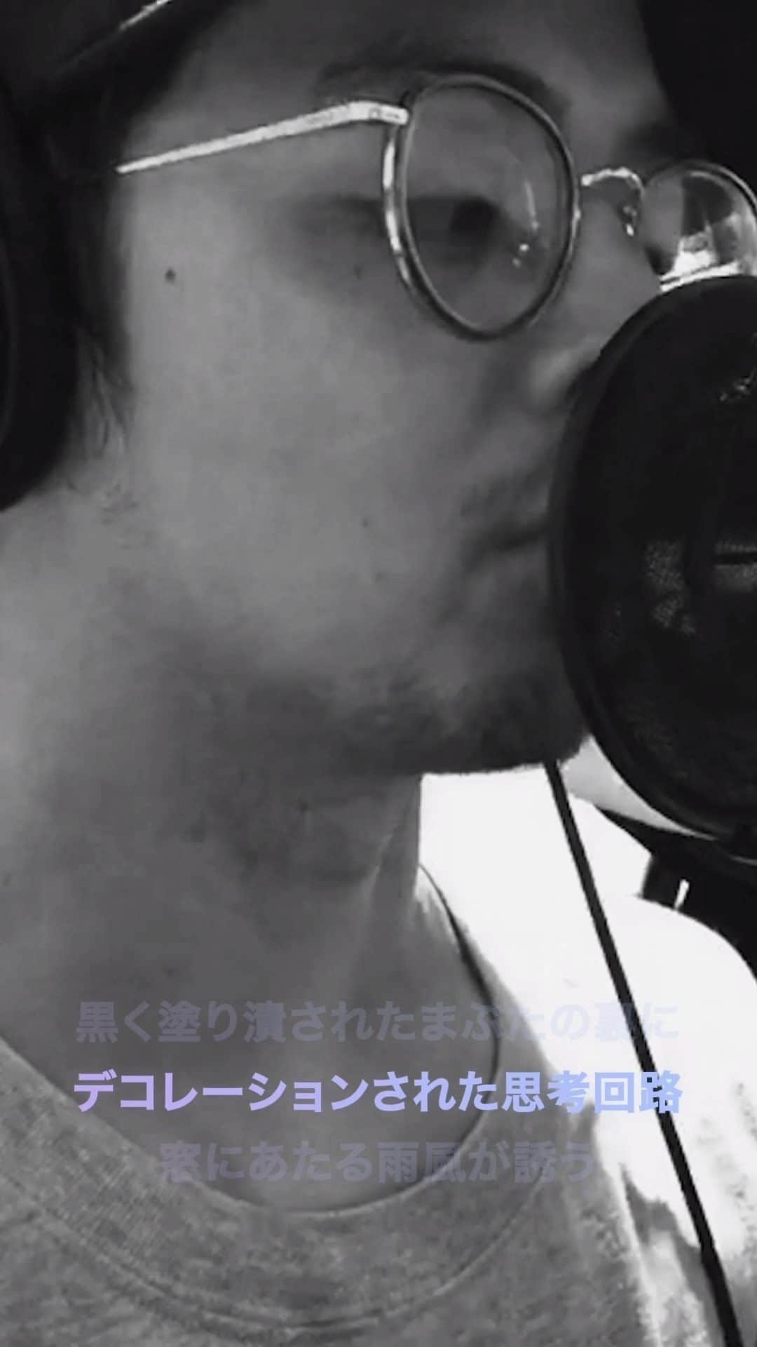 ORANGE RANGEのインスタグラム：「🎤YAMATO🎤  黒く塗り潰されたまぶたの裏に デコレーションされた思考回路 窓にあたる雨風が誘う 鼻息の音のソロパート  #ORANGERANGE @orangerange_official」