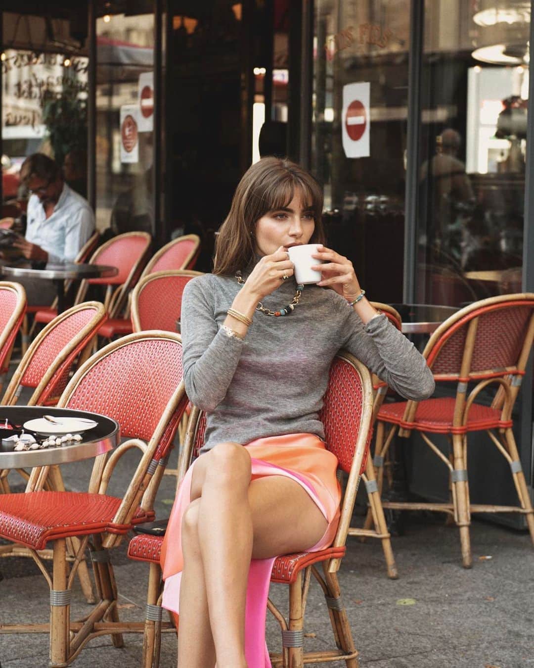 ダニジョーのインスタグラム：「Dress code: Socially Distanced Café Casual ☕️ @maralafontan in the ombré slip, Ash turtleneck and Paul Necklace #dannijogirls」