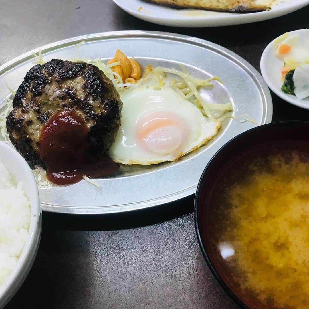 のインスタグラム：「#さいたま市#浦和区#elan#エラン#仕事前に#食事#定食屋#ハンバーグ定食#鯖の塩焼き」