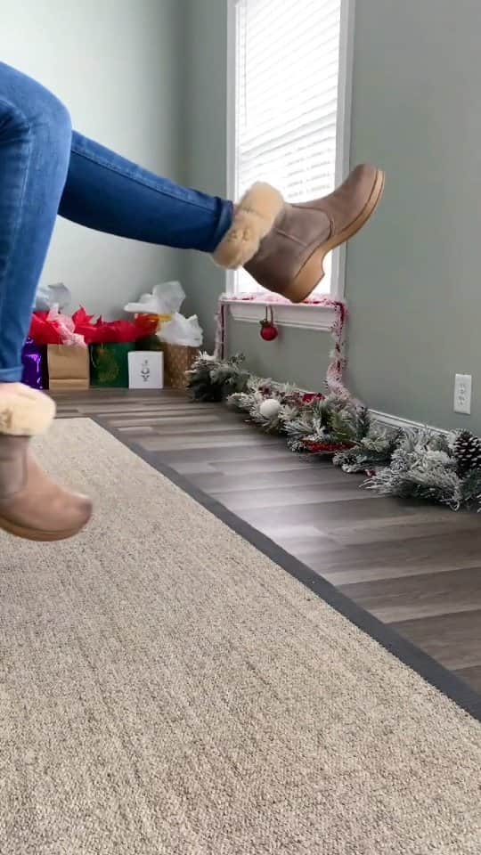 ダンスコのインスタグラム：「That feeling when the Dansko 2020 gift guide drops! Shop on our website now.」