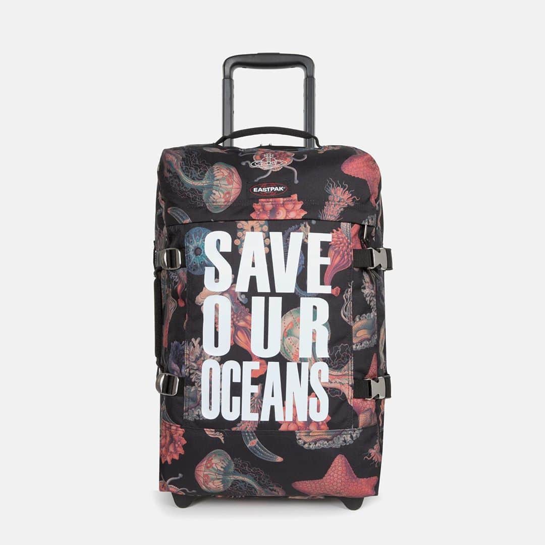 ヴィヴィアンウエストウッドさんのインスタグラム写真 - (ヴィヴィアンウエストウッドInstagram)「The Eastpak x Vivienne Westwood collaboration unites two conscious brands committed to creating responsibly-sourced designs. The five style collection is made using recycled PET to manufacture the main fabric, lining, webbing, bindings, wrapping bag, rope, and logos. Long-lasting zippers, threads, and hardware are featured for guaranteed quality and durability.⁠ ⁠ The limited-edition @EASTPAK X VIVIENNE WESTWOOD collaboration is now available in-store and online.⁠ ⁠ #EastpakxVivienneWestwood #SaveOurOceans」11月2日 23時10分 - viviennewestwood