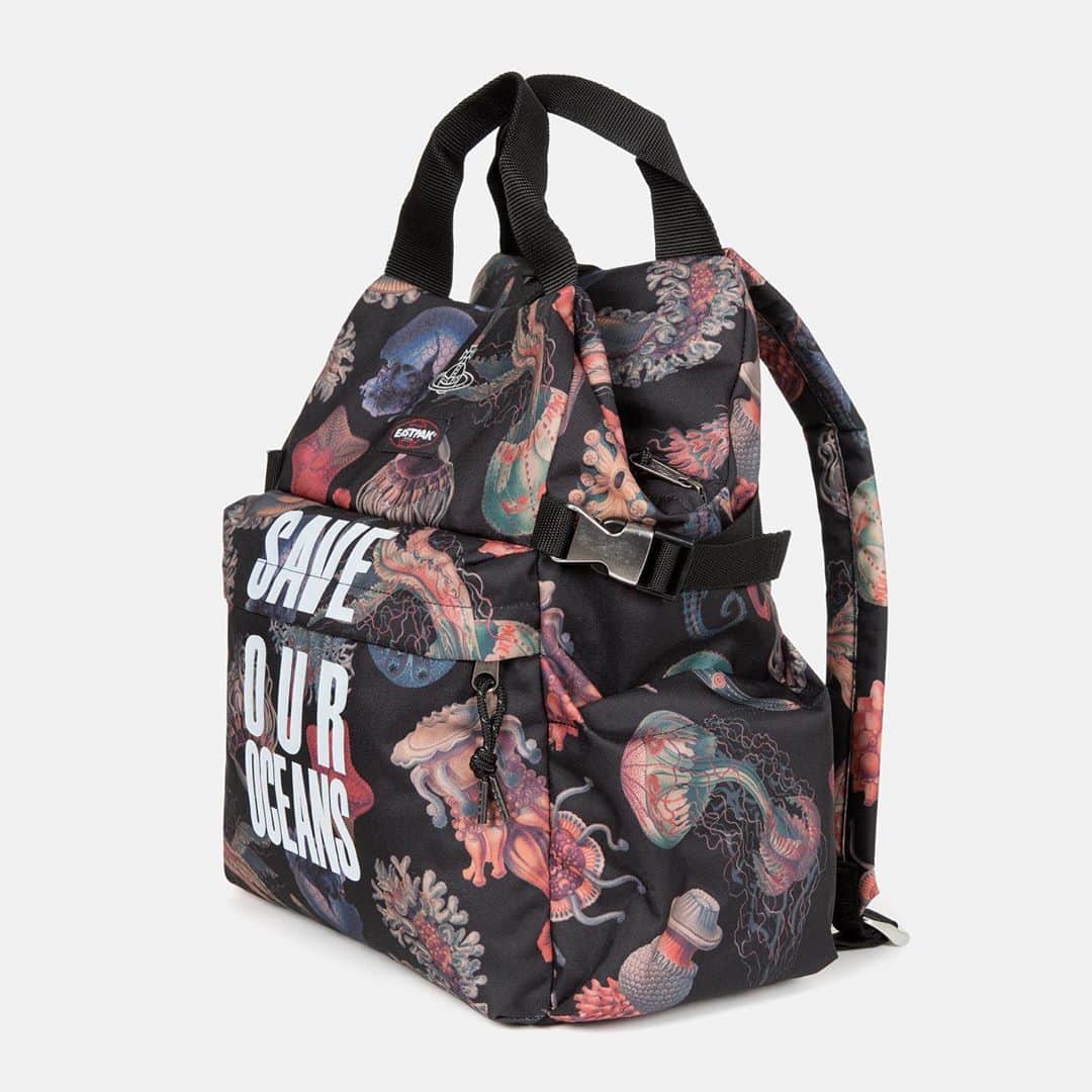 ヴィヴィアンウエストウッドさんのインスタグラム写真 - (ヴィヴィアンウエストウッドInstagram)「The Eastpak x Vivienne Westwood collaboration unites two conscious brands committed to creating responsibly-sourced designs. The five style collection is made using recycled PET to manufacture the main fabric, lining, webbing, bindings, wrapping bag, rope, and logos. Long-lasting zippers, threads, and hardware are featured for guaranteed quality and durability.⁠ ⁠ The limited-edition @EASTPAK X VIVIENNE WESTWOOD collaboration is now available in-store and online.⁠ ⁠ #EastpakxVivienneWestwood #SaveOurOceans」11月2日 23時10分 - viviennewestwood