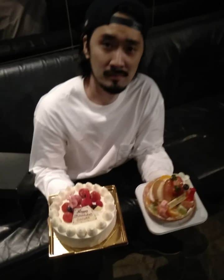 マイケルのインスタグラム：「Happy birthday! #鈴鹿秋斗」