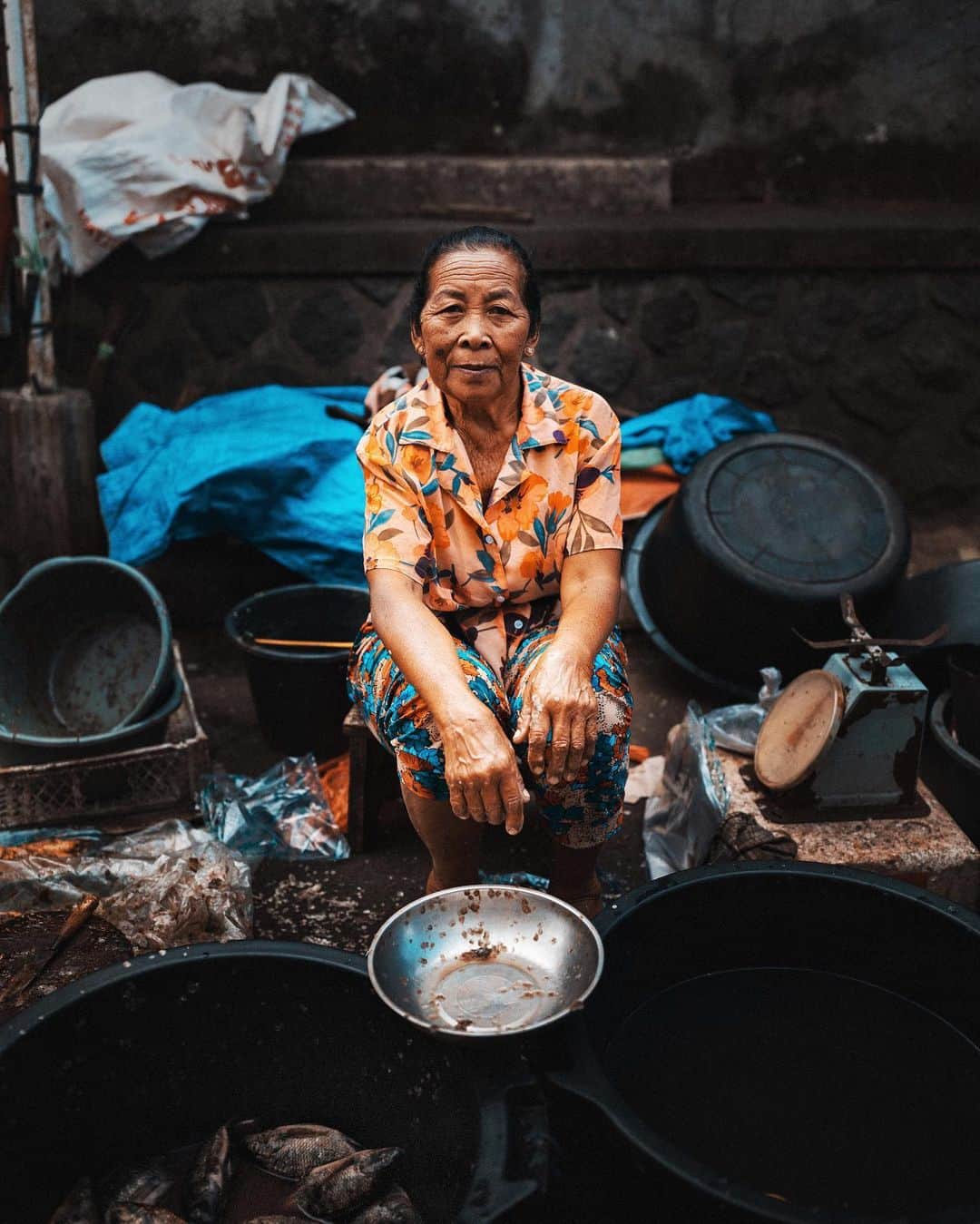 リリー＝ローズ・メロディのインスタグラム：「Cantik 🧡 // Balinese woman at the local market.」