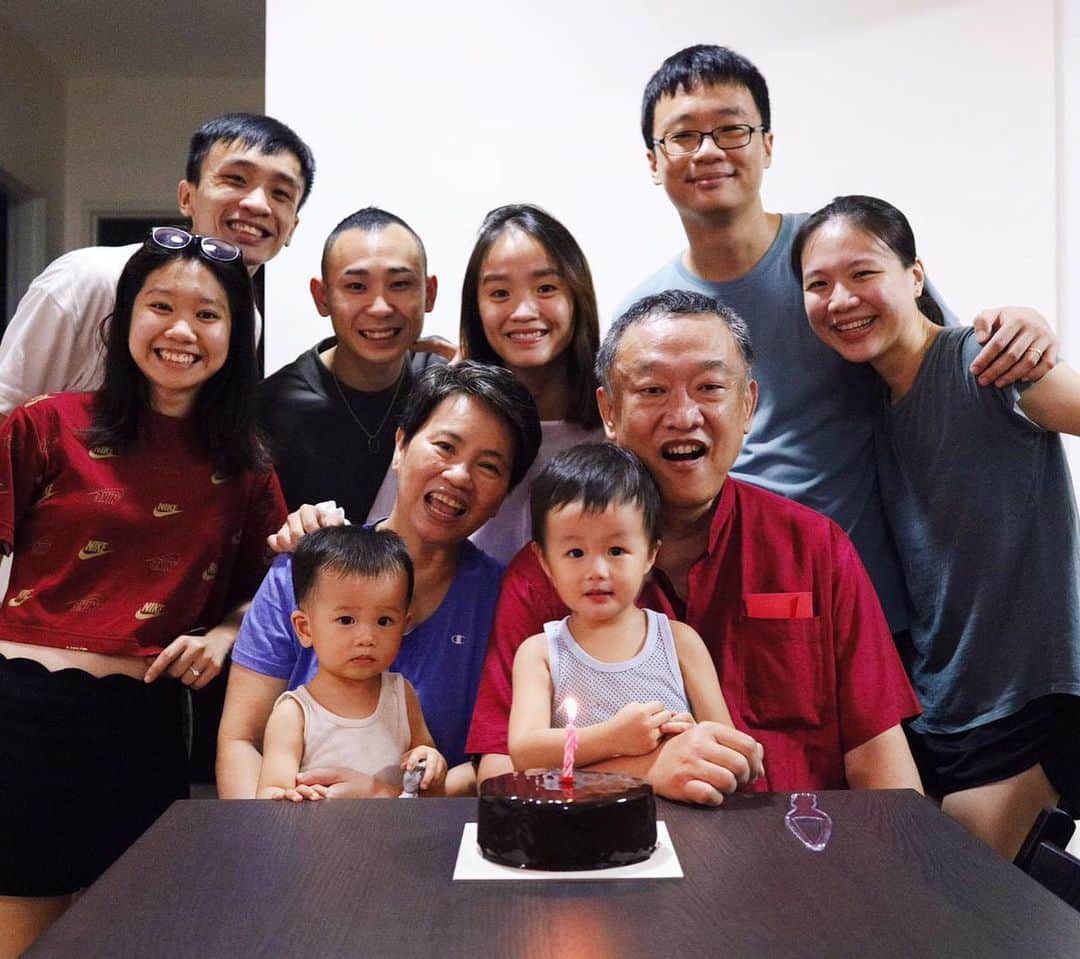 ジャニス・ウン・リーのインスタグラム：「Happy Birthday Uncle🥳🎉! Thanks for taking good care of me and making sure I’m well fed every weekend. Wishing you great health, joy and happiness! 🎁」