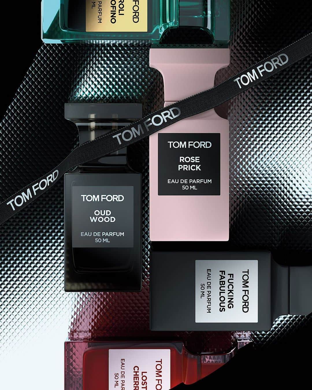 トムフォードさんのインスタグラム写真 - (トムフォードInstagram)「No desire is too extravagant. Indulge in the luxurious, artisanal scents of Tom Ford's Private Blend collection. @tomfordbeauty #TOMFORD #PRIVATEBLEND #TFGIFTS」11月2日 23時36分 - tomford