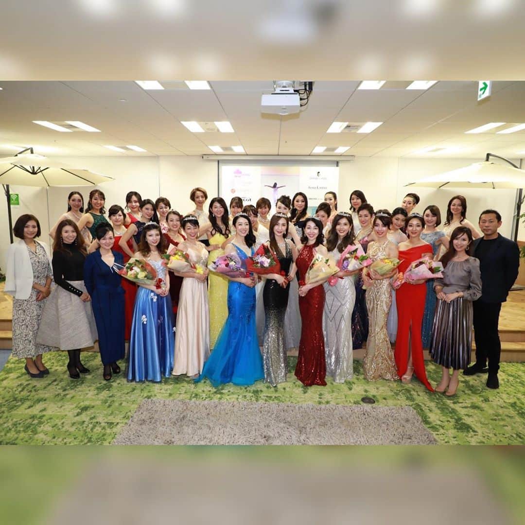 福田友理子さんのインスタグラム写真 - (福田友理子Instagram)「* * 昨日、初代のミセス・アース北関東合同選考会が開催され、 * 全国大会に向けて、各部門の代表が決定しました✨ * 認定スピーチ講師として、この一ヶ月、全体レッスンや、パーソナルレッスンを担当させていただきましたが、 * 皆さん本当に輝いていらっしゃって、人間性も素晴らしく、美しく、温かい方々ばかりでした。 * お一人お一人のスピーチでは、それぞれの努力が思い出され、ウルウルしてしまいました😢✨ * きっと出場者しかわからない辛さや葛藤などもあったことと思います。 * 私達講師はそんな皆さんに、少しでも寄り添えたら良いと、微力ではありますが、 力を尽くさせていただきました。 * 個人的にパーソナルレッスンを担当させていただいた生徒さんの中から、 * グランプリ、準グランプリ、3位の受賞者がそれぞれ誕生し、とても嬉しい思いです。 * ただ、惜しくも受賞を逃された方々も、本当に皆さん魅力的で、 * どなたが受賞されても納得の素晴らしい大会でした✨ * ファイナリストの皆さん、本当にお疲れ様でした！ 私もたくさん勉強させていただきました✨ 素敵なご縁に感謝です。 * 今後もぜひお一人お一人との、このご縁を末永く続けさせていただければ幸いです。 そしてこれから全国大会に向けてまた一緒に頑張らせていただければと思います✨ * * * #ミセスアースジャパン #ミセスアースジャパンコンテスト2020 #ミスアース #ミセスアース #ミスコン #ミセスコンテスト #ファイナリスト #ミスインターナショナル #ミスユニバース #ミスジャパン #ミスワールド #スピーチトレーナー #スピーチ講師  #プレゼン #プレゼンテーション #スピーチコンテスト」11月2日 23時37分 - yuriko.fu
