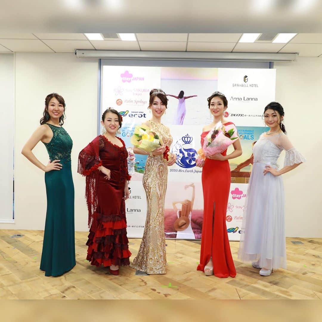 福田友理子さんのインスタグラム写真 - (福田友理子Instagram)「* * 昨日、初代のミセス・アース北関東合同選考会が開催され、 * 全国大会に向けて、各部門の代表が決定しました✨ * 認定スピーチ講師として、この一ヶ月、全体レッスンや、パーソナルレッスンを担当させていただきましたが、 * 皆さん本当に輝いていらっしゃって、人間性も素晴らしく、美しく、温かい方々ばかりでした。 * お一人お一人のスピーチでは、それぞれの努力が思い出され、ウルウルしてしまいました😢✨ * きっと出場者しかわからない辛さや葛藤などもあったことと思います。 * 私達講師はそんな皆さんに、少しでも寄り添えたら良いと、微力ではありますが、 力を尽くさせていただきました。 * 個人的にパーソナルレッスンを担当させていただいた生徒さんの中から、 * グランプリ、準グランプリ、3位の受賞者がそれぞれ誕生し、とても嬉しい思いです。 * ただ、惜しくも受賞を逃された方々も、本当に皆さん魅力的で、 * どなたが受賞されても納得の素晴らしい大会でした✨ * ファイナリストの皆さん、本当にお疲れ様でした！ 私もたくさん勉強させていただきました✨ 素敵なご縁に感謝です。 * 今後もぜひお一人お一人との、このご縁を末永く続けさせていただければ幸いです。 そしてこれから全国大会に向けてまた一緒に頑張らせていただければと思います✨ * * * #ミセスアースジャパン #ミセスアースジャパンコンテスト2020 #ミスアース #ミセスアース #ミスコン #ミセスコンテスト #ファイナリスト #ミスインターナショナル #ミスユニバース #ミスジャパン #ミスワールド #スピーチトレーナー #スピーチ講師  #プレゼン #プレゼンテーション #スピーチコンテスト」11月2日 23時37分 - yuriko.fu