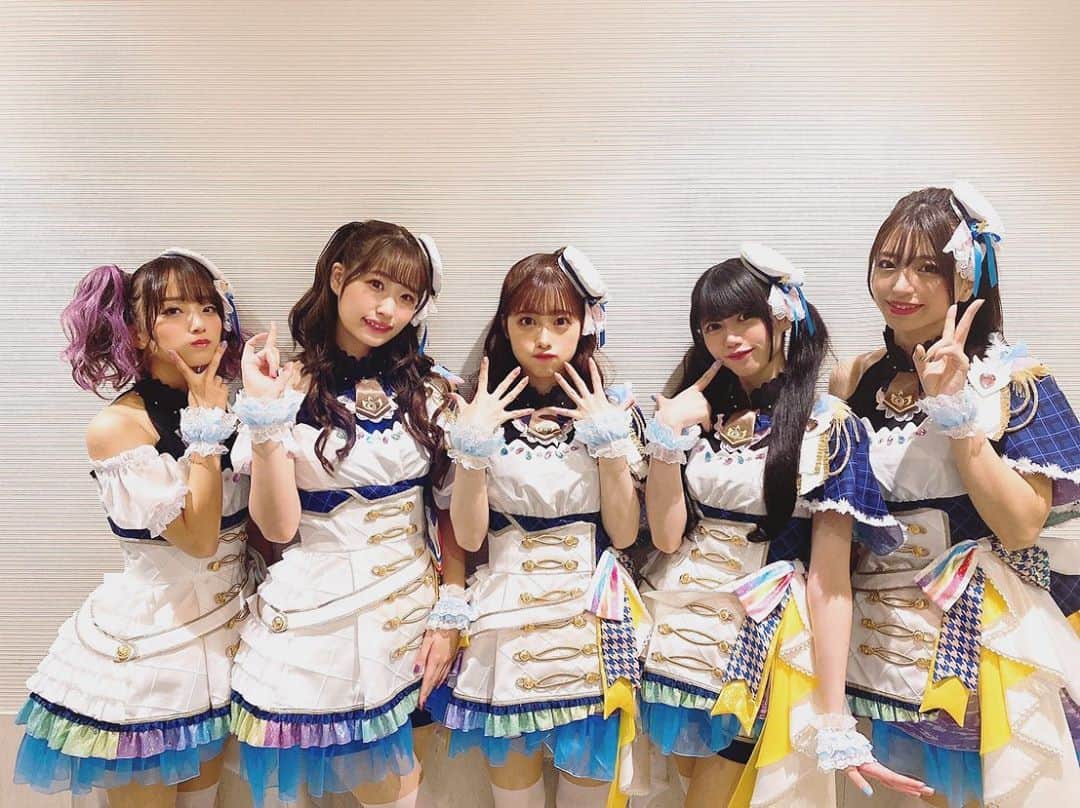 菅沼千紗のインスタグラム：「. MUSIC DAWN ！の写真達！ あんまり撮れなかったけど、思い出をみんなと共有☺️ ちゃんりおと撮れなかったのが心残り😭 . 2日間本当に緊張したし、本当に楽しかった！ . ここだけの話にするんだけど、実は悔しかったところも沢山あって。アンティーカのみんなはどんどん前に進んでて、進化していくみんなの足を引っ張りたくない。って 思ったりして。 何よりプロデューサーのみんなに成長している姿を見せたいのに！！！モヤモヤ！！！ってね！！！！！！！ . この悔しさはまた次のライブにぶつけて行こうと思う！！！！その時が来たらまた見守っていて欲しいです！ . ノクチルが加わった283プロは最強だな。って改めて感じた！ モニターでみんなのパフォーマンス見てるとすぐ泣けてきちゃってさーーーーーー全然見れないの笑 涙腺がバグっちゃうよねぇ。 . とても良い2日間だったねー . スノフレメンバーも良かったよねぇ。シャッフルたのしかったな！ みんなはどうでしたかー！！！！！！！！！！！」