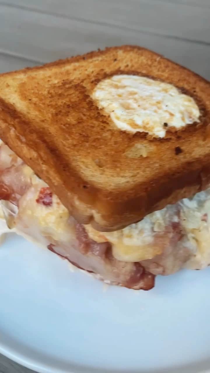 Paul Octaviousのインスタグラム：「The Croque MaDayum from @bigkidschicago has given me all the life I need to take on this week...😍  -GOOD ASS HAM -SPICY SHIDDY SAUCE -CHEEEEEESE -TANGY ONIONS -A TOAD IN A HOLE HAT!!!  #hamradical  #eggslut」