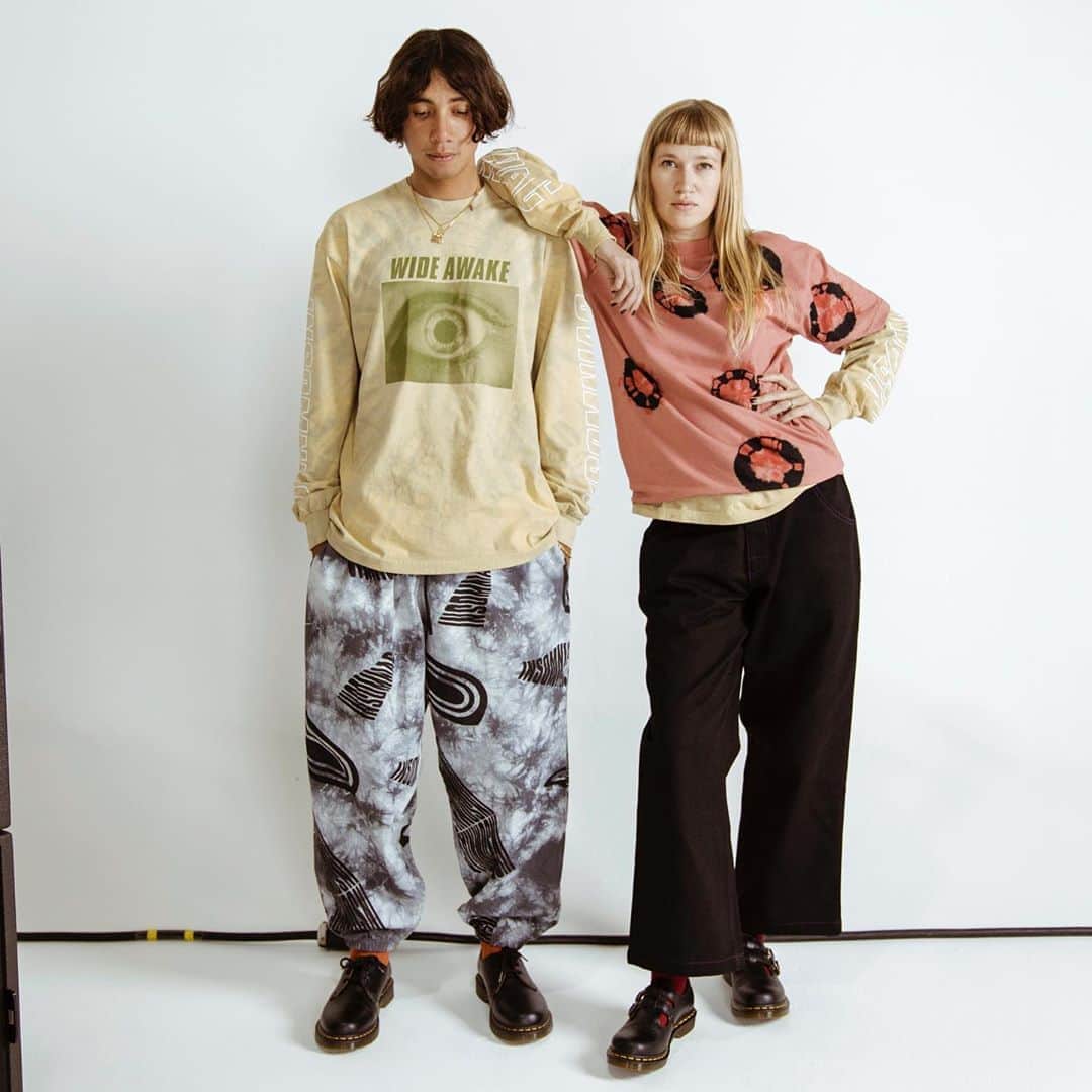 サキャスティックのインスタグラム：「@insomniacltd FALL 2020   Musical Mashnote S/S Tee Maroon 6.5 oz medium weight cotton T, pre-shrunk, custom tie dye design, puff print silkscreen chest print. Made in USA.   Into The Void L/S Tee Olive 6.5 oz medium weight cotton T, pre-shrunk, silkscreen print on front and down sleeves. Made in USA.  Vertigo Eye Warp Tie Dye Pant Grey Tie dyed and printed sanded cotton ripstop with side pockets and custom drawcord. Made in USA.  Wizard Denim Overdyed 12oz bull denim, baggie fit, embroidered logo on back pocket.」