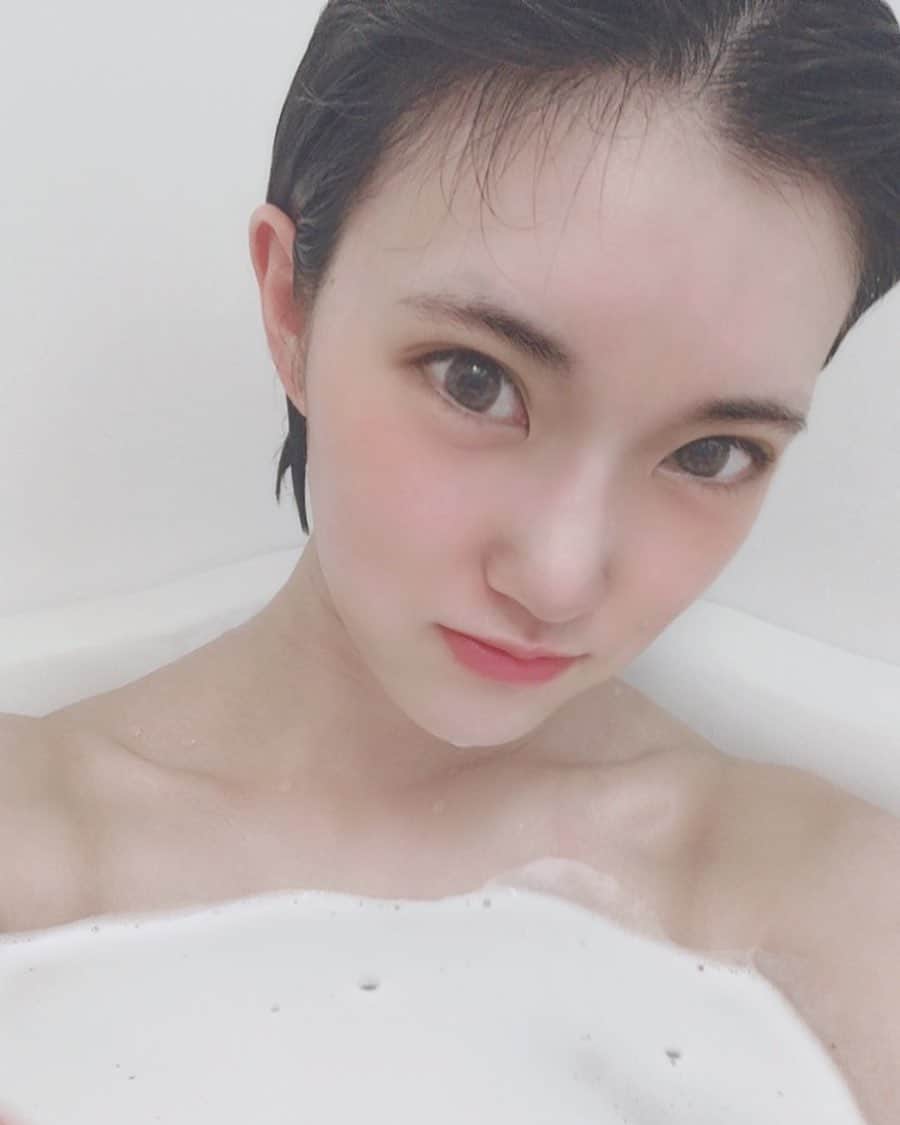東条蒼のインスタグラム：「＊ ・ ・ ・ 寒すぎてお風呂にはいりました。 ・ ・ そして、なんともいえない表情。 ・ ・ 笑笑 ・ ・ わらって笑 ・ ・ ・ みなさん、寒くなってきたので、風邪ひかないよーに！！ ・ わたしはインフルエンザのワクチンうったから、みんなもやろーね⭐️ ・ ・ ・  ・ ・ #東条蒼 #クルーズグループ #セクシー女優 #av女優 #メガネ女子 #黒髪 #ショートヘア #あおたん　#teamメレンゲ #followｍe #following #japan #girl #photooftheday #tagsforlikes #instalike  #台湾 #香港 #粉我 #拍照 #照片 #人像攝影」