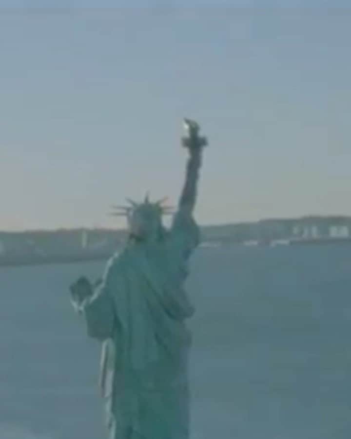プロエンザスクーラーのインスタグラム：「The Day Before  vote.nyc rockthevote.org」