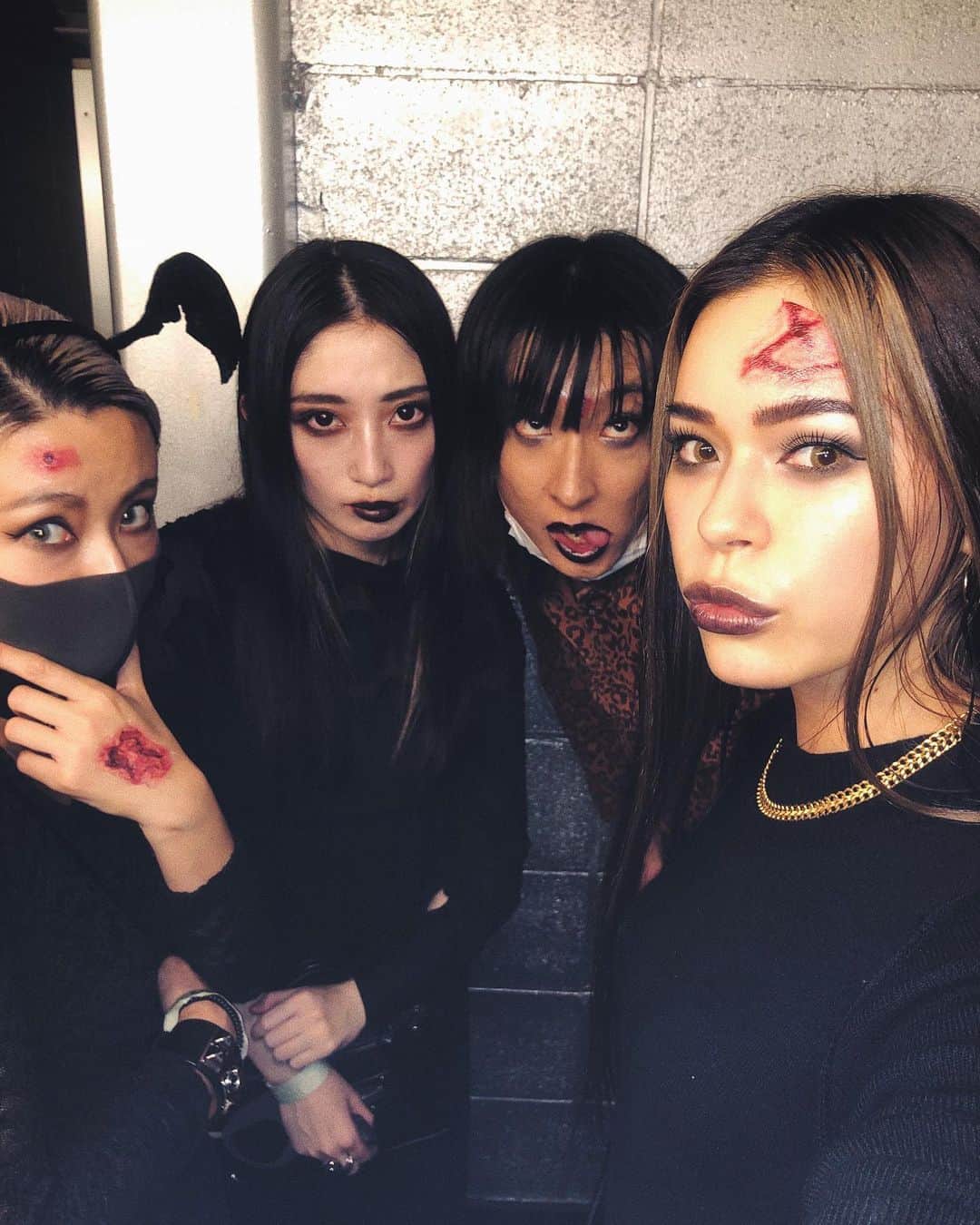 藤川ありすのインスタグラム：「__ もう11月になっちゃったーーー 一昨日のハロウィンは @bump_tokyo のイベントに行ってきました。 ダンサーもシルクドソレイユの人で超豪華。このオシャレな空間にカッコいいテクノ、最高なpartyでした。 @_kkkkennnn_ さんいつも最高なpartyをありがとう👻」