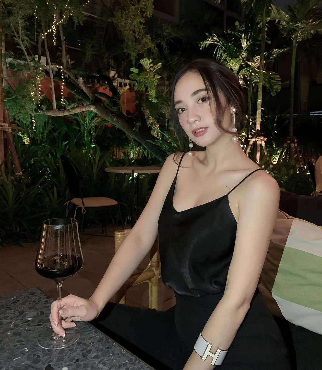 のインスタグラム：「ถ้ากินข้าวคนเดียวมันเหงามากินข้าวกะเก๊าก็ได้นะ 🤣😂 #มุขนี้ผ่านไหม? 555」