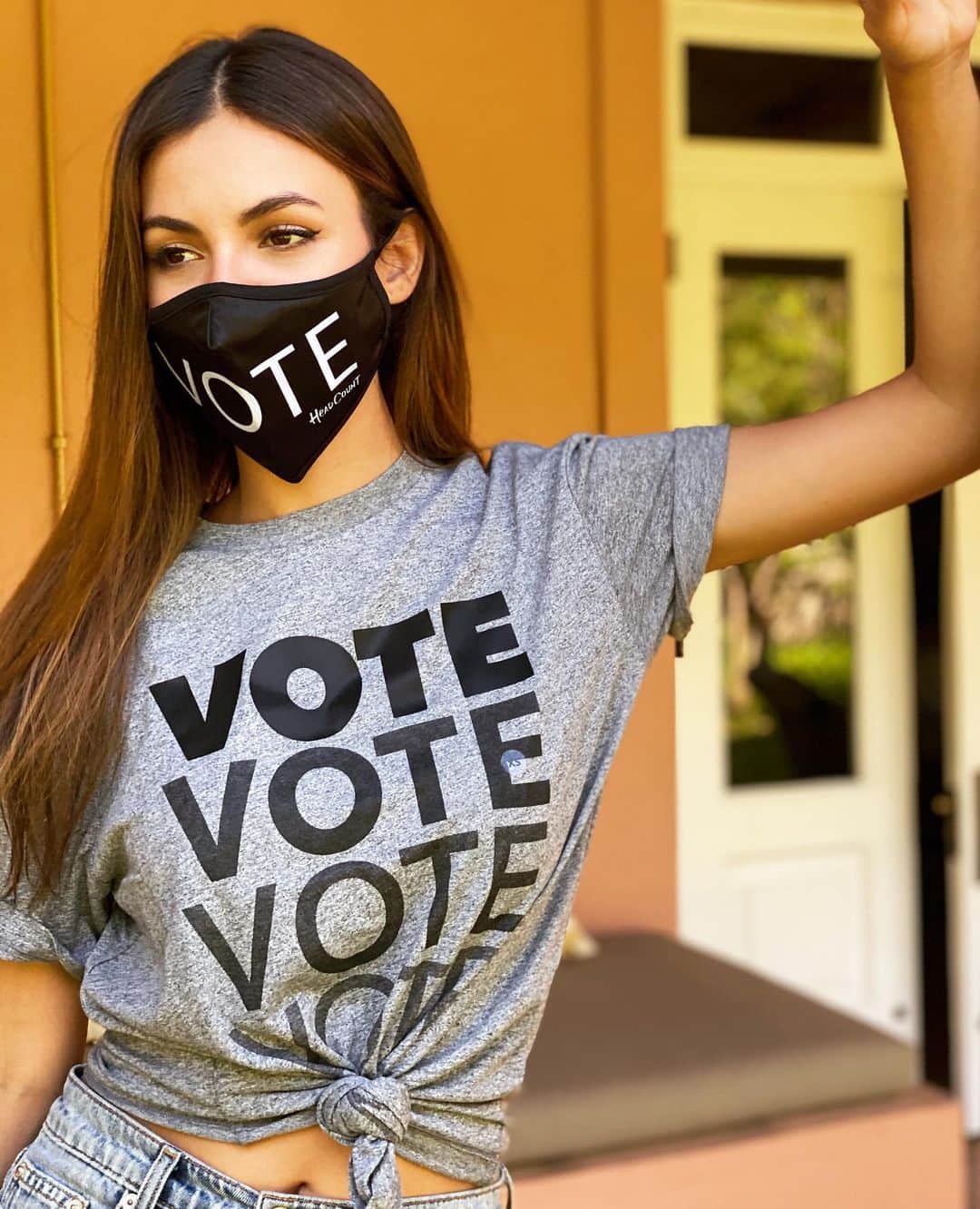ヴィクトリア・ジャスティスのインスタグラム：「I voted from halfway around the world (see slide 4 ☺️🇿🇦), you should too!  Election Day is tomorrow! If you haven’t already voted, be safe and DO IT 🤍🇺🇸」