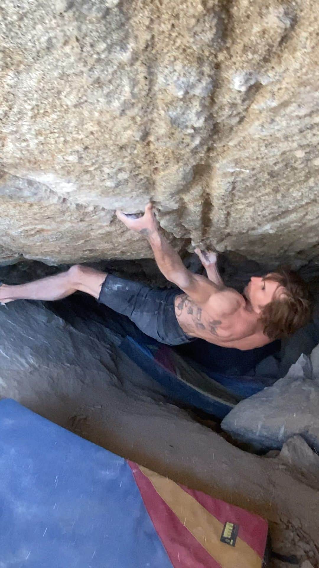 ダニエル・ウッズのインスタグラム：「Closer n closer... what a climb   Some of the coolest set of granite holds I’ve sessioned on in a 70 degree overhung roof.」