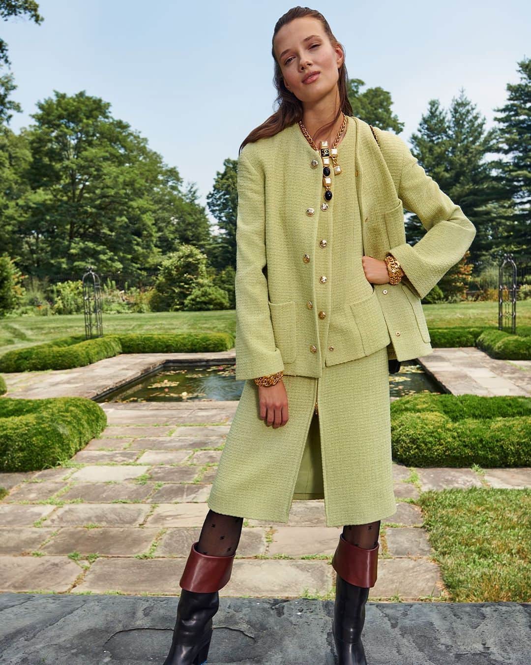 Saks Fifth Avenueのインスタグラム：「Discover @chanelofficial’s Fall/Winter 2020/’21 Collection, featuring accessories with the French house's signature interlocking Cs and sophisticated ready-to-wear. #SaksStyle」