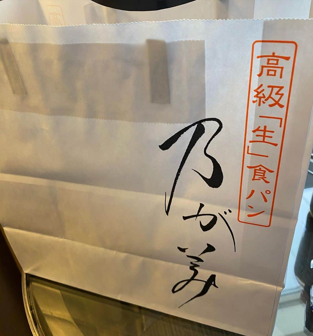 小塚崇彦さんのインスタグラム写真 - (小塚崇彦Instagram)「乃が美の食パン #生でも美味しいから #トラベラー向けですね #何より美味しい #食パン #札幌」11月2日 15時22分 - takakozuka