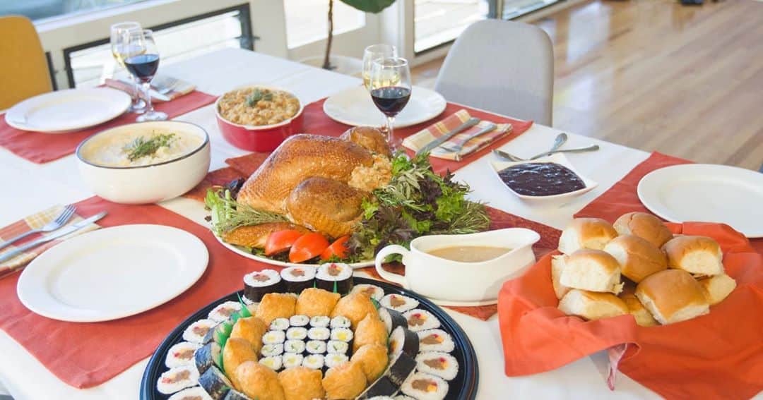 のインスタグラム：「Now that 🎃 is over it’s time to talk 🦃! Don’t wait too long to order your Thanksgiving meal. Go to Zippys.com to make sure you get yours.」