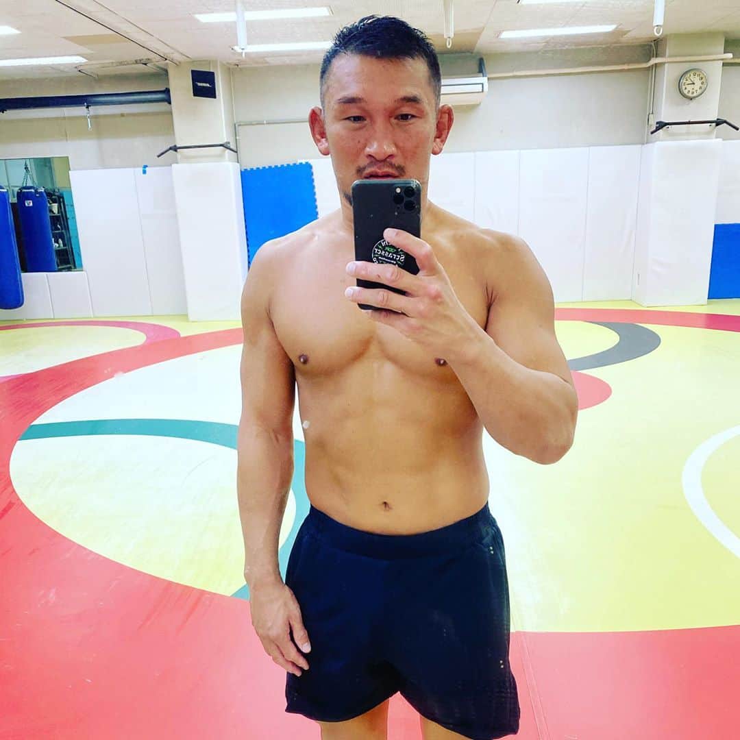 ストラッサー起一さんのインスタグラム写真 - (ストラッサー起一Instagram)「東京初日から良い練習出来た！ 岡見さんのプチレッスンから 寝技スパー5分10R👍 1日1日強くなるよ！！！ ありがとうございました。  #MMA #総合格闘技 #格闘技 #キックボクシング #トレーニング」11月2日 15時24分 - kiichi_kunimoto