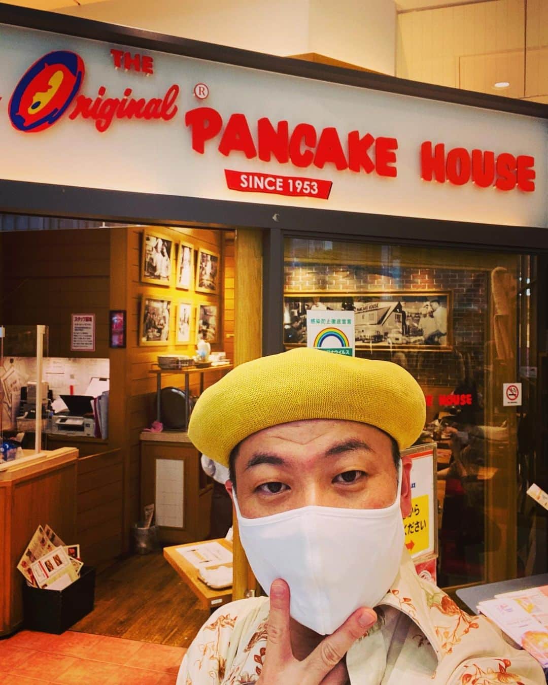 美川憲二さんのインスタグラム写真 - (美川憲二Instagram)「吉祥寺でのランチよ〜😋🍴  前から来たかった「the original pancake house」さんにお邪魔して💨💨  全米ナンバーワン‼️パンケーキ🥞  ダッチワイフ‼️ あっ違った!🤪💦💦 笑。笑。  ダッチベイビー‼️をいただきりんこ😋🥞🍴  バターとレモン汁🍋と砂糖だけで食べる　シンプルなパンケーキ‼️  外サクサク、中ふわふわの　食感が堪らないのよ〜😍💓💓💓💓💓  かなり旨、旨で😄😃👍👍👍 大満足なランチなり〜🥰💕💕💕💕 #theoriginalpancakehouse  #吉祥寺ランチ  #ダッチワイフじゃなく #ダッチベイビーパンケーキ よ #あはははは #かなり美味しい #美川憲一 #美川憲二 #ヒデコフランセスカ #オネェ系 #ものまね」11月2日 15時33分 - mikawakenji