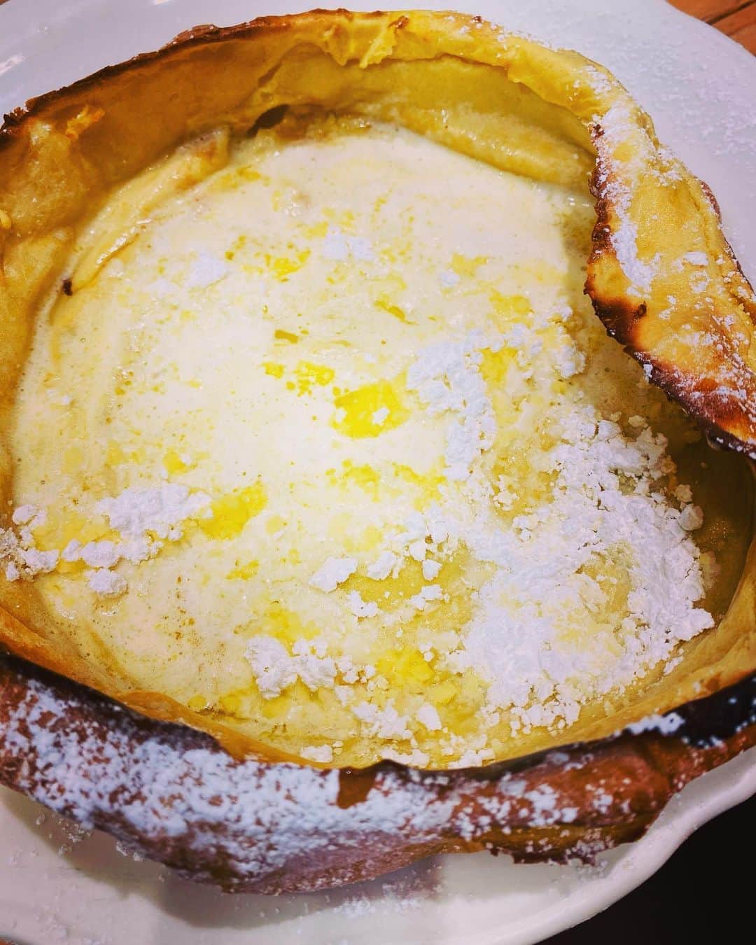 美川憲二さんのインスタグラム写真 - (美川憲二Instagram)「吉祥寺でのランチよ〜😋🍴  前から来たかった「the original pancake house」さんにお邪魔して💨💨  全米ナンバーワン‼️パンケーキ🥞  ダッチワイフ‼️ あっ違った!🤪💦💦 笑。笑。  ダッチベイビー‼️をいただきりんこ😋🥞🍴  バターとレモン汁🍋と砂糖だけで食べる　シンプルなパンケーキ‼️  外サクサク、中ふわふわの　食感が堪らないのよ〜😍💓💓💓💓💓  かなり旨、旨で😄😃👍👍👍 大満足なランチなり〜🥰💕💕💕💕 #theoriginalpancakehouse  #吉祥寺ランチ  #ダッチワイフじゃなく #ダッチベイビーパンケーキ よ #あはははは #かなり美味しい #美川憲一 #美川憲二 #ヒデコフランセスカ #オネェ系 #ものまね」11月2日 15時33分 - mikawakenji