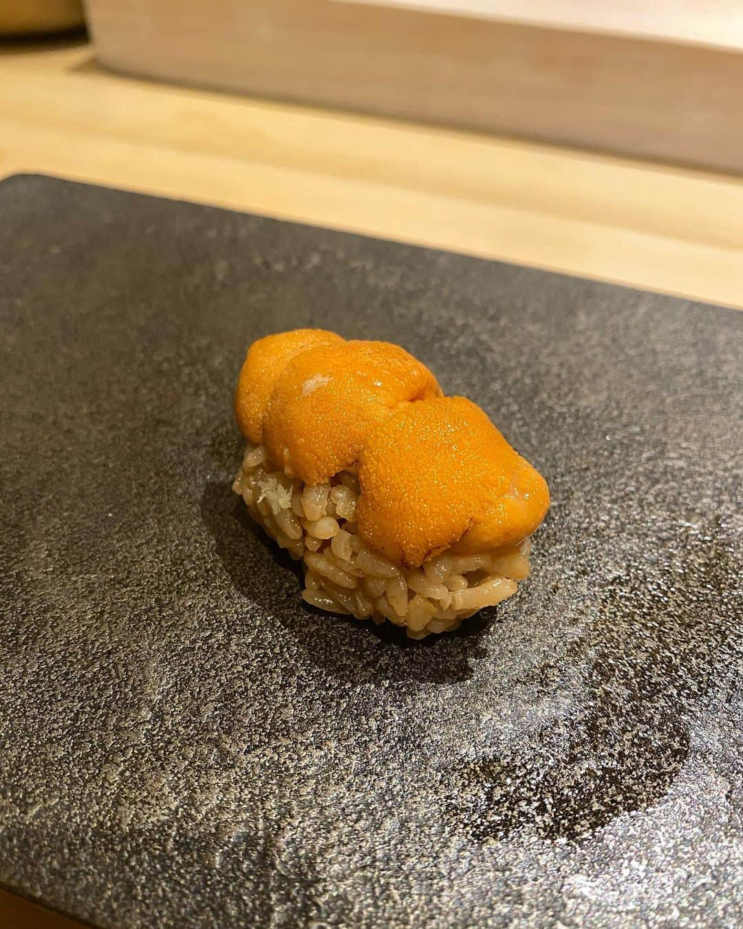 五位渕のぞみさんのインスタグラム写真 - (五位渕のぞみInstagram)「#はっこく 🍣✨ @hakkoku.jp @hiro.sato.sushi ㅤㅤㅤㅤㅤㅤㅤㅤㅤ  ㅤㅤㅤㅤㅤㅤㅤㅤㅤ ㅤㅤㅤㅤㅤㅤㅤㅤㅤ ㅤㅤㅤㅤㅤㅤㅤㅤㅤ 💙はっこく💙 03-6280-6555 東京都中央区銀座6-7-6 ラペビル3階 https://tabelog.com/tokyo/A1301/A130101/13217157/ ㅤㅤㅤㅤㅤㅤㅤㅤㅤ ㅤㅤㅤㅤㅤㅤㅤㅤㅤ  ㅤㅤㅤㅤㅤㅤㅤㅤㅤ ㅤㅤㅤㅤㅤㅤㅤㅤㅤ ㅤㅤㅤㅤㅤㅤㅤㅤㅤ  ㅤㅤㅤㅤㅤㅤㅤㅤㅤ  #銀座 #ginza #鮨 #お寿司#먹스타그램 #음스타그램 #맛스타그램#sushitime #sushilovers #寿司 #寿司スタグラム #초밥 #雲丹 #うに #大トロ #握り寿司 #tokyo #インスタグラマー #インフルエンサー #tuna #모델 #nigiri #edomae #江戸前 #긴자 #寿司好きな人と繋がりたい #寿司🍣 #鮨好きな人と繋がりたい #お鮨」11月2日 15時34分 - nonnon0319