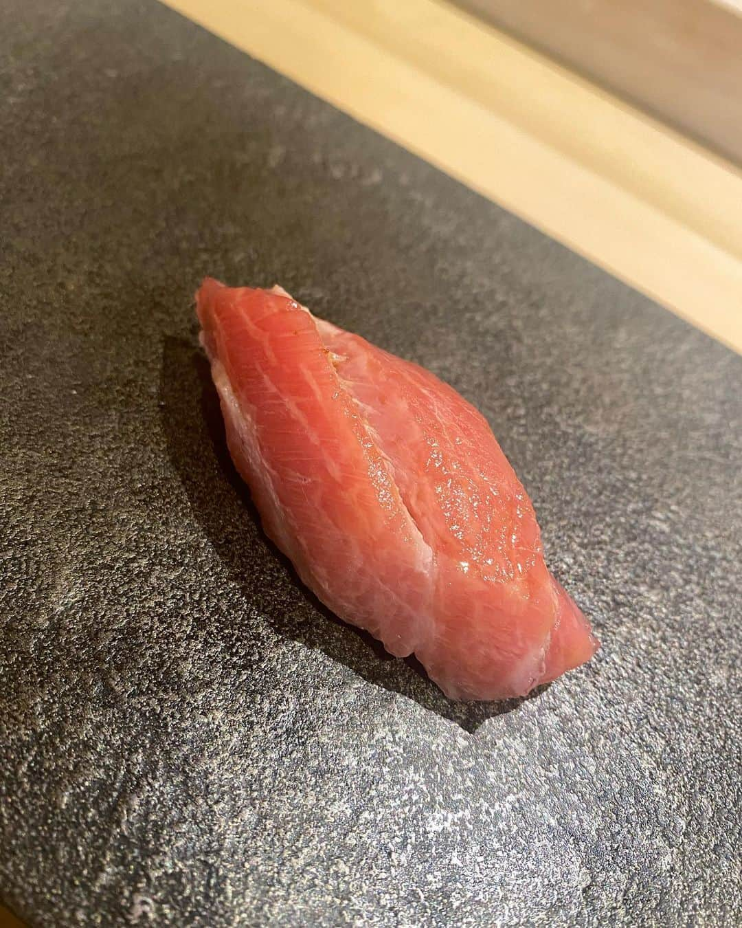 五位渕のぞみさんのインスタグラム写真 - (五位渕のぞみInstagram)「#はっこく 🍣✨ @hakkoku.jp @hiro.sato.sushi ㅤㅤㅤㅤㅤㅤㅤㅤㅤ  ㅤㅤㅤㅤㅤㅤㅤㅤㅤ ㅤㅤㅤㅤㅤㅤㅤㅤㅤ ㅤㅤㅤㅤㅤㅤㅤㅤㅤ 💙はっこく💙 03-6280-6555 東京都中央区銀座6-7-6 ラペビル3階 https://tabelog.com/tokyo/A1301/A130101/13217157/ ㅤㅤㅤㅤㅤㅤㅤㅤㅤ ㅤㅤㅤㅤㅤㅤㅤㅤㅤ  ㅤㅤㅤㅤㅤㅤㅤㅤㅤ ㅤㅤㅤㅤㅤㅤㅤㅤㅤ ㅤㅤㅤㅤㅤㅤㅤㅤㅤ  ㅤㅤㅤㅤㅤㅤㅤㅤㅤ  #銀座 #ginza #鮨 #お寿司#먹스타그램 #음스타그램 #맛스타그램#sushitime #sushilovers #寿司 #寿司スタグラム #초밥 #雲丹 #うに #大トロ #握り寿司 #tokyo #インスタグラマー #インフルエンサー #tuna #모델 #nigiri #edomae #江戸前 #긴자 #寿司好きな人と繋がりたい #寿司🍣 #鮨好きな人と繋がりたい #お鮨」11月2日 15時34分 - nonnon0319