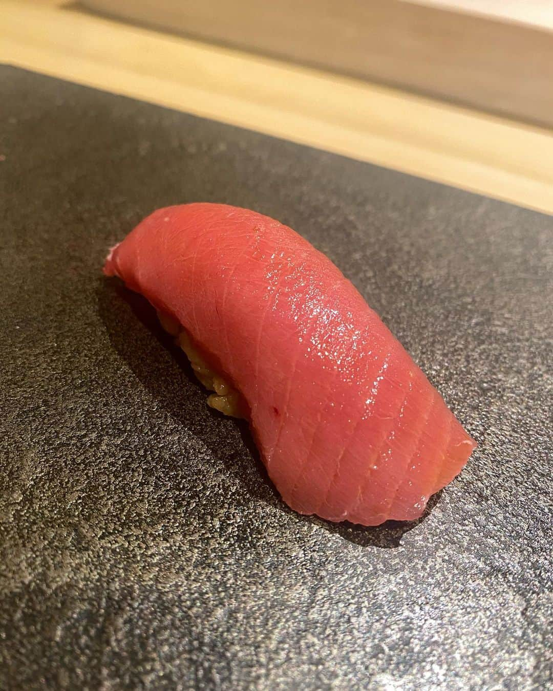 五位渕のぞみさんのインスタグラム写真 - (五位渕のぞみInstagram)「#はっこく 🍣✨ @hakkoku.jp @hiro.sato.sushi ㅤㅤㅤㅤㅤㅤㅤㅤㅤ  ㅤㅤㅤㅤㅤㅤㅤㅤㅤ ㅤㅤㅤㅤㅤㅤㅤㅤㅤ ㅤㅤㅤㅤㅤㅤㅤㅤㅤ 💙はっこく💙 03-6280-6555 東京都中央区銀座6-7-6 ラペビル3階 https://tabelog.com/tokyo/A1301/A130101/13217157/ ㅤㅤㅤㅤㅤㅤㅤㅤㅤ ㅤㅤㅤㅤㅤㅤㅤㅤㅤ  ㅤㅤㅤㅤㅤㅤㅤㅤㅤ ㅤㅤㅤㅤㅤㅤㅤㅤㅤ ㅤㅤㅤㅤㅤㅤㅤㅤㅤ  ㅤㅤㅤㅤㅤㅤㅤㅤㅤ  #銀座 #ginza #鮨 #お寿司#먹스타그램 #음스타그램 #맛스타그램#sushitime #sushilovers #寿司 #寿司スタグラム #초밥 #雲丹 #うに #大トロ #握り寿司 #tokyo #インスタグラマー #インフルエンサー #tuna #모델 #nigiri #edomae #江戸前 #긴자 #寿司好きな人と繋がりたい #寿司🍣 #鮨好きな人と繋がりたい #お鮨」11月2日 15時34分 - nonnon0319