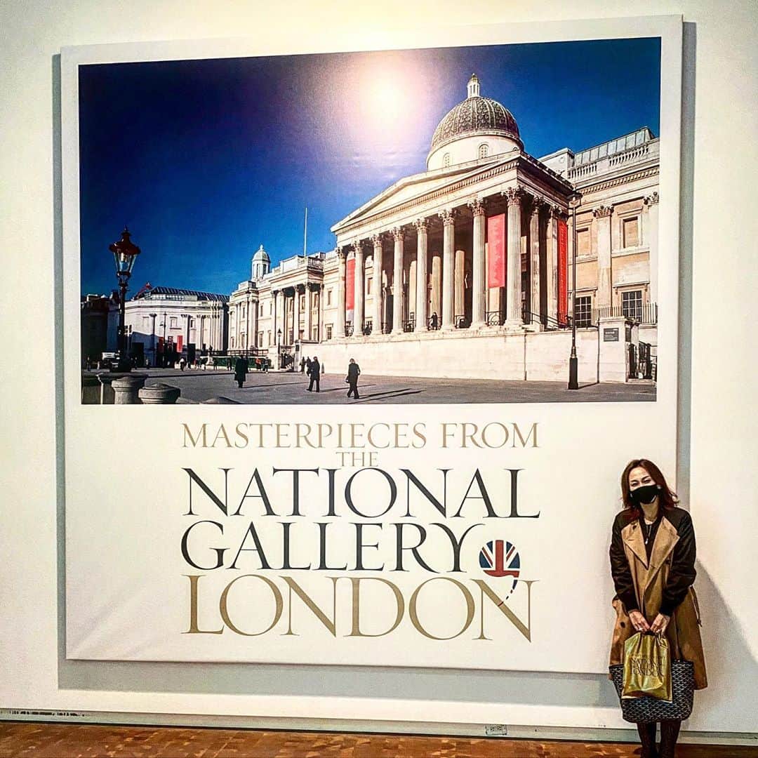 神谷ゆう子のインスタグラム：「ロンドン・ナショナル・ギャラリー展🇬🇧  #🇬🇧#ロンドン #ゴッホ#ひまわり #モネ#睡蓮の池 #ルノワール#全部めちゃくちゃ近くで見れます#すごいです！ #写真は撮れませんよー🙅‍♀️ #音声ガイド聞く派  #久々の美術館楽しい  #明日からですよん」